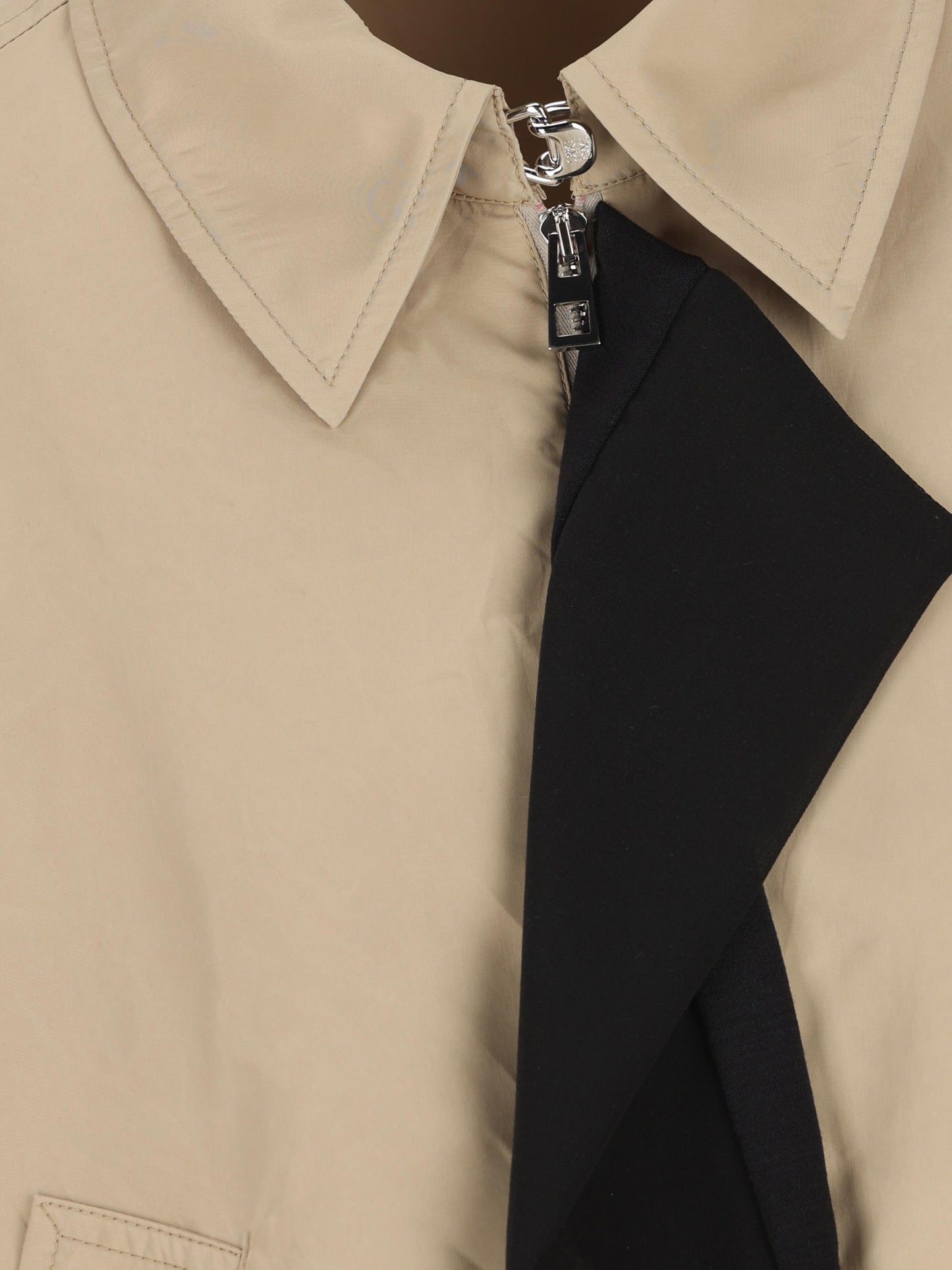 Giacca realizzata in poliestere. S540Y02XD3 2200 LOEWE 