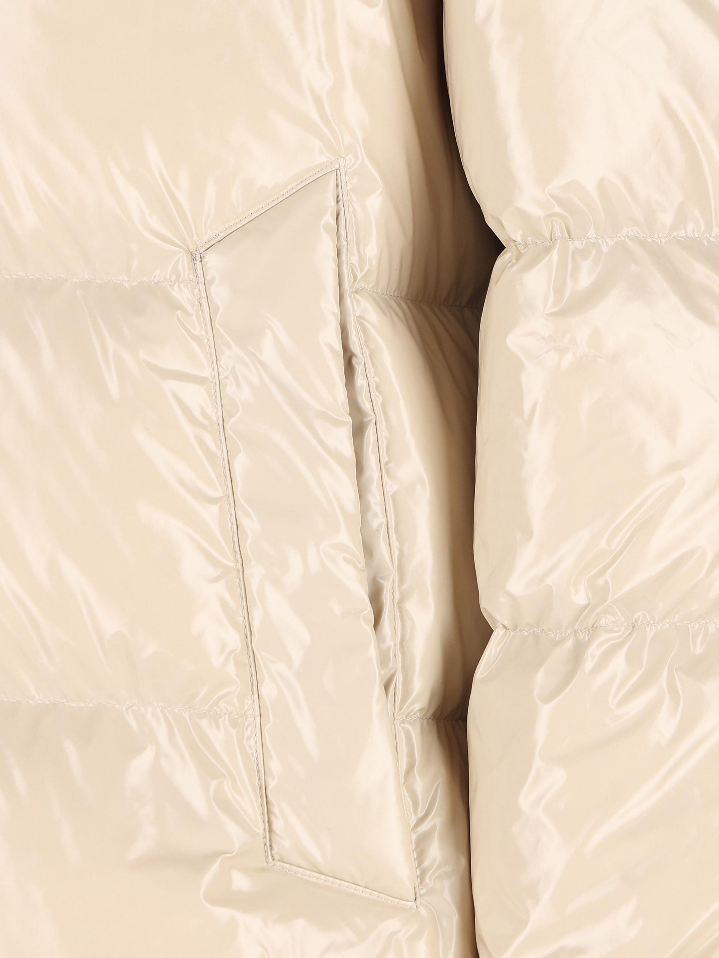 Piumino realizzato in poliammide. PI002101D 12220Z1985 HERNO 