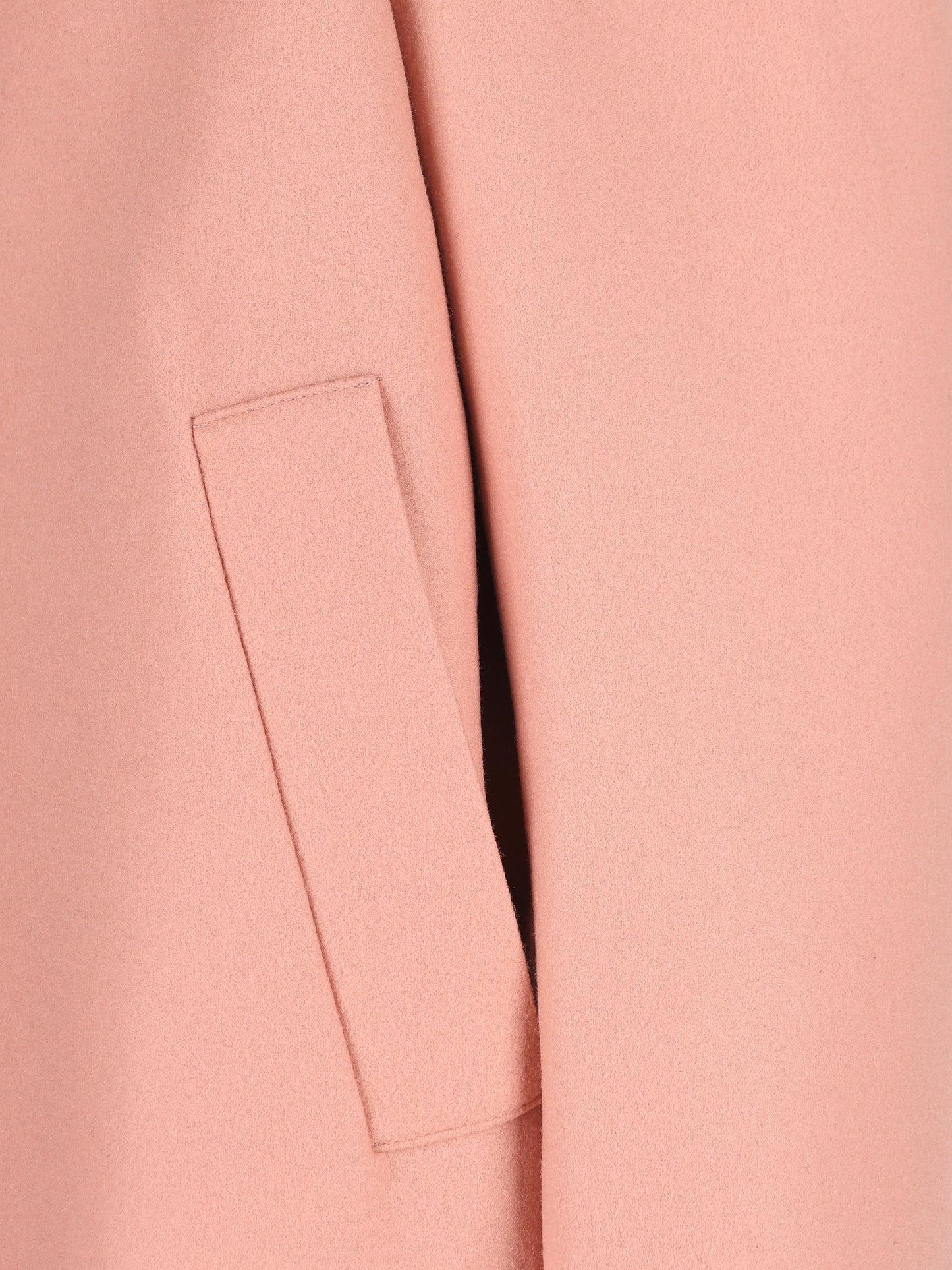 Cappotto realizzato in viscosa e lana vergine. FJ7670 AJ0KF1T6N FENDI 