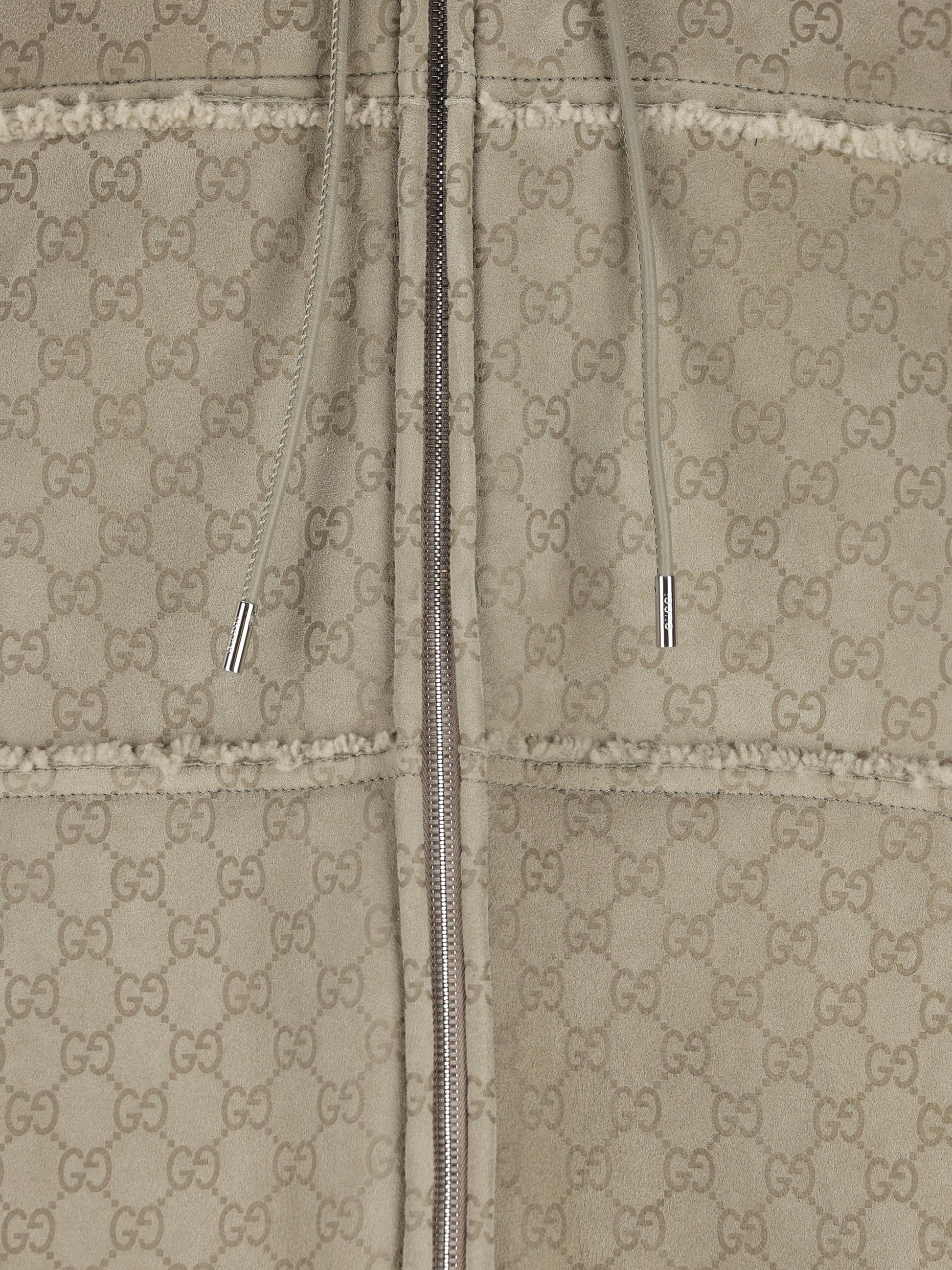 Felpa realizzata in pelliccia di agnello. 853271 XSAID2139 GUCCI 