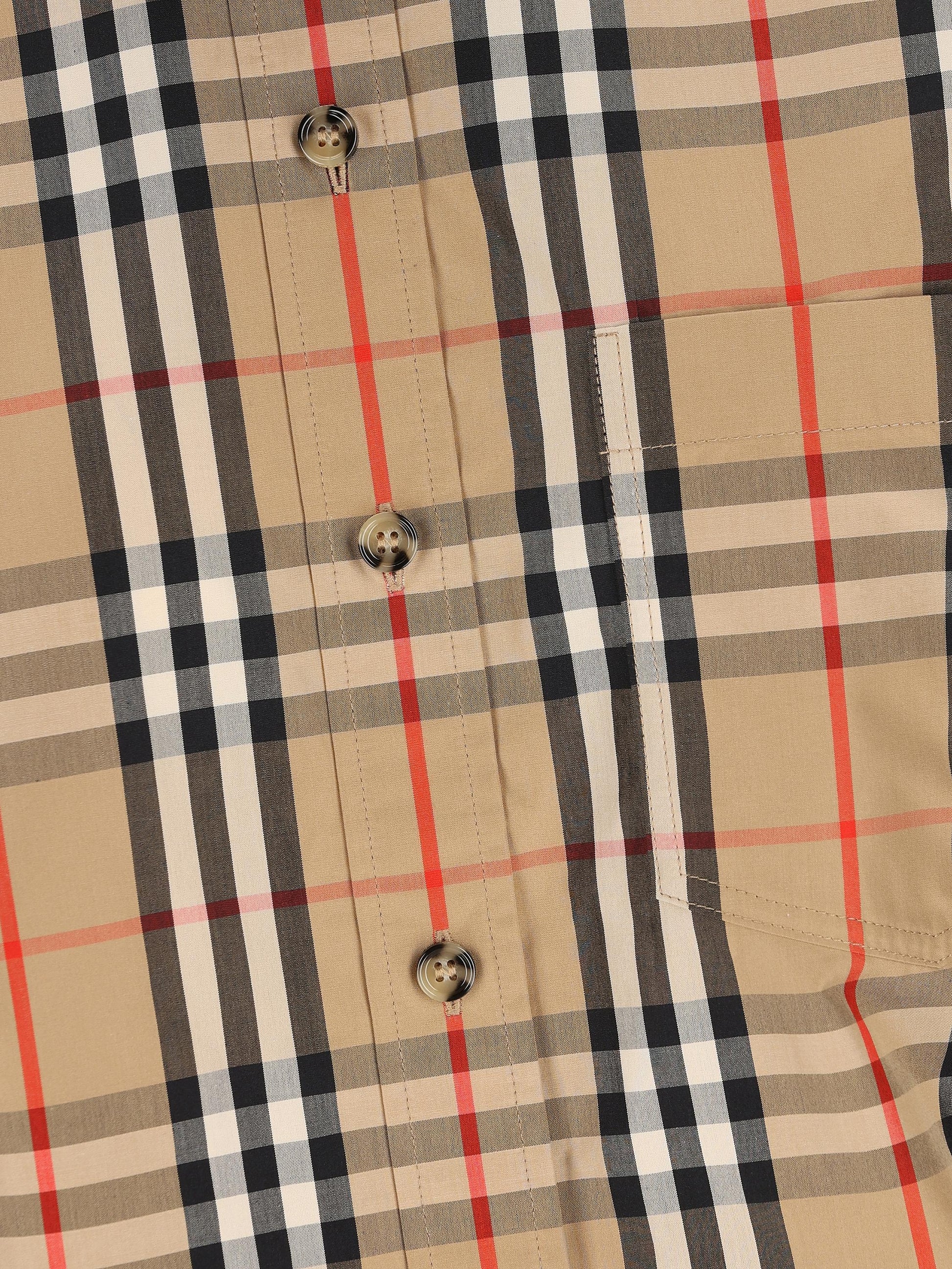 Camicia realizzata in cotone. 8111847 A7028 BURBERRY 