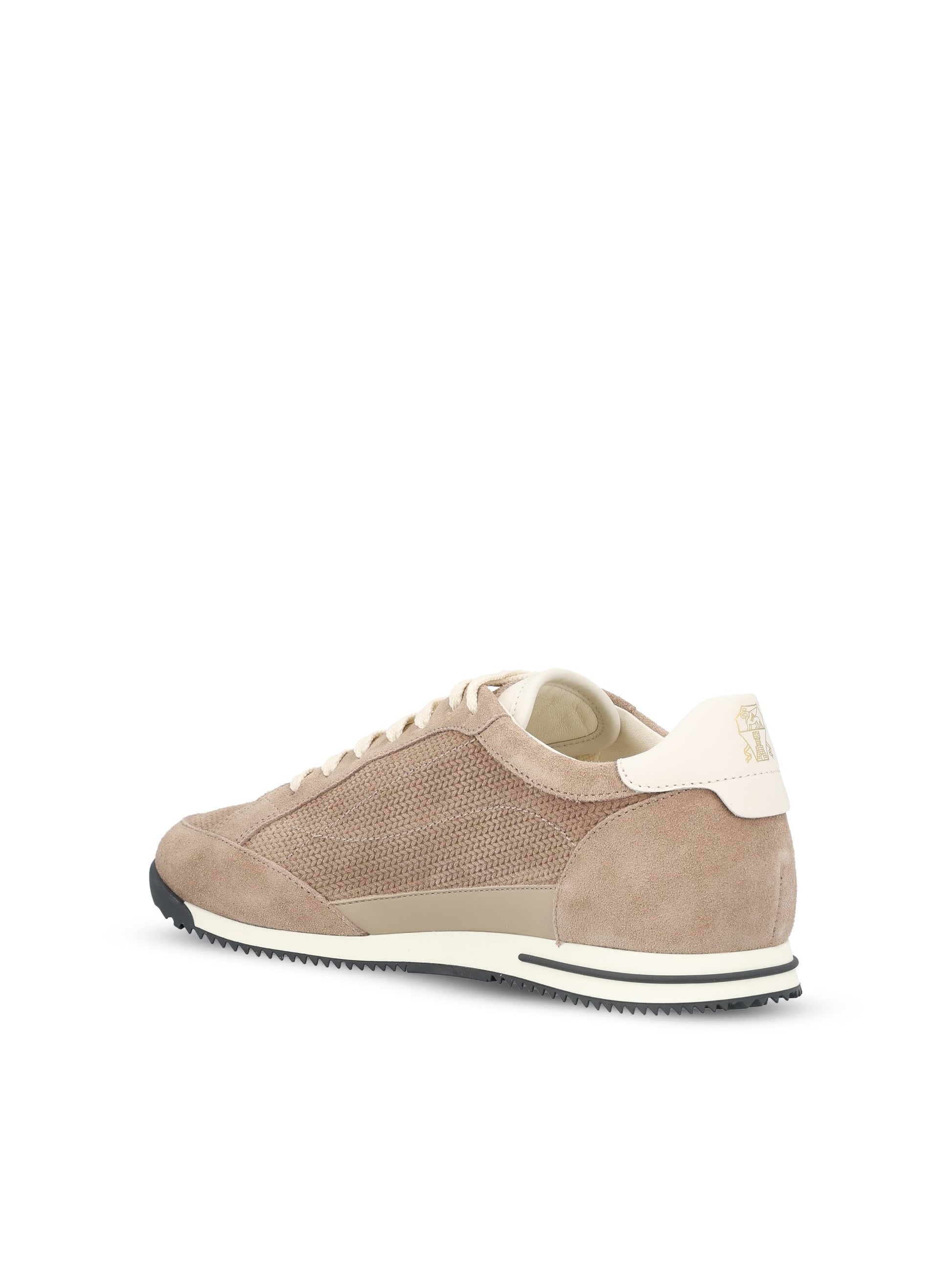 Sneakers realizzate in pelle scamosciata. MZUQHGA348 CRJ89 BRUNELLO CUCINELLI 