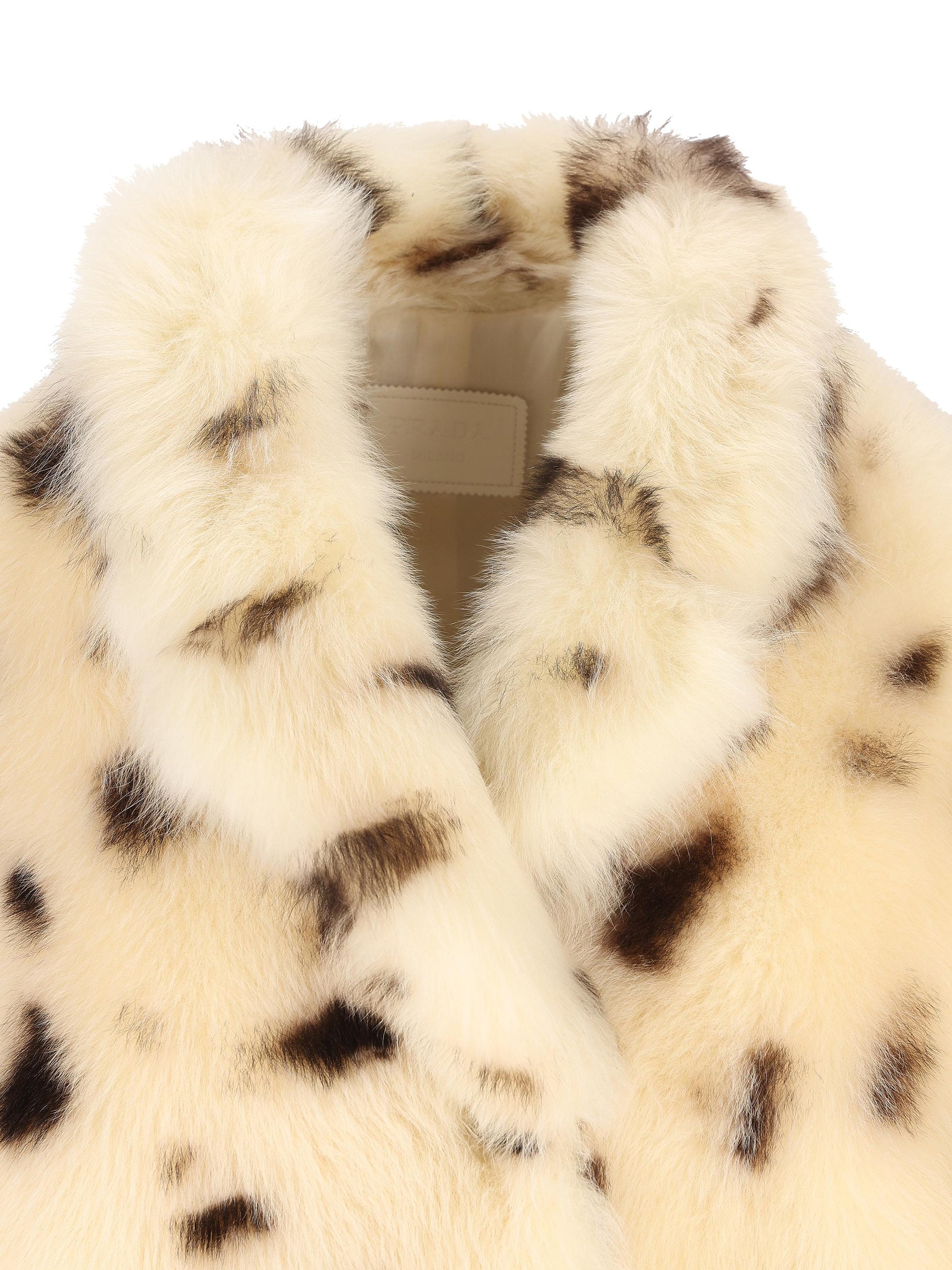 Cappotto realizzato in montone. 56A199 1729F0UDV PRADA 