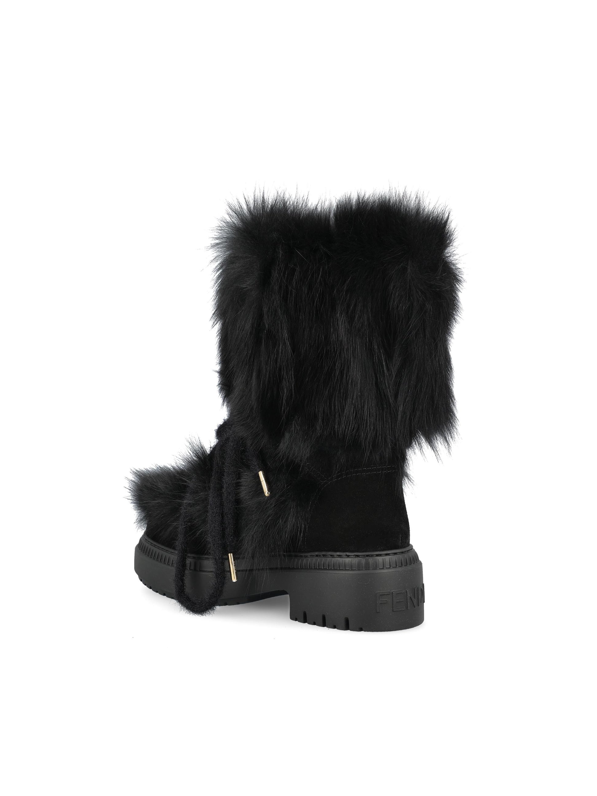 Stivali realizzati in pelle di vitello. 8T8591 AOSUF040W FENDI 