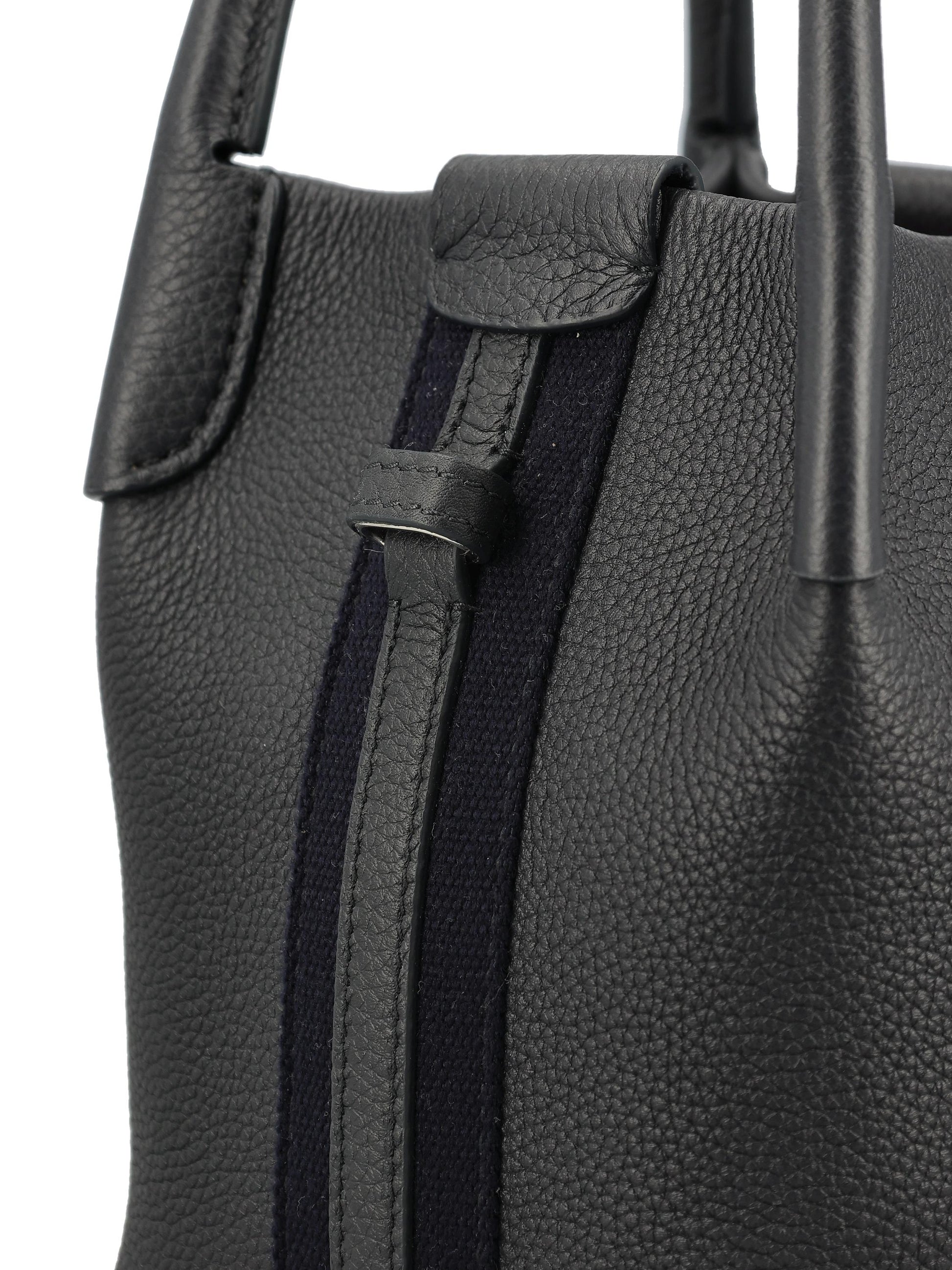 Borsa Bale realizzata in pelle. FAN4647 W1B3 LORO PIANA 
