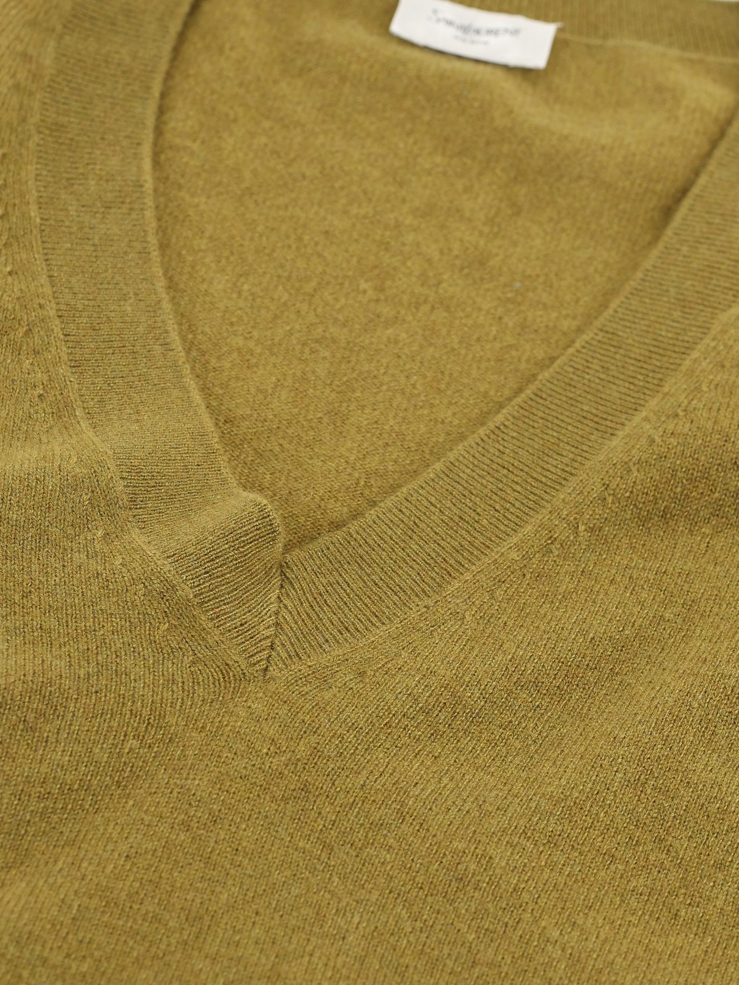 Maglia realizzata in cashmere. 859155 YALL23391 SAINT LAURENT 