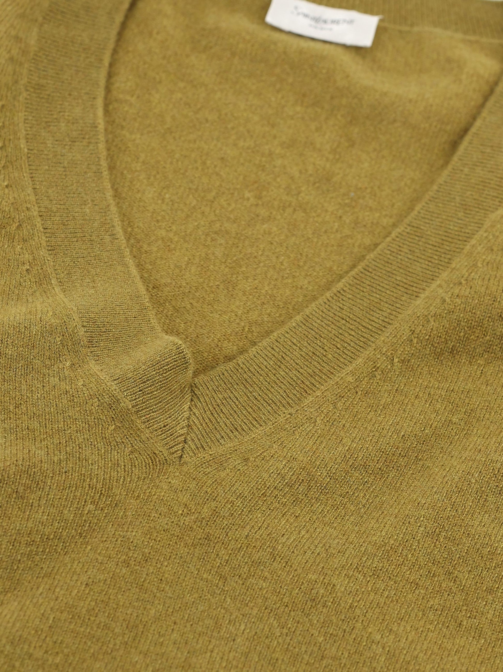 Maglia realizzata in cashmere. 859155 YALL23391 SAINT LAURENT 