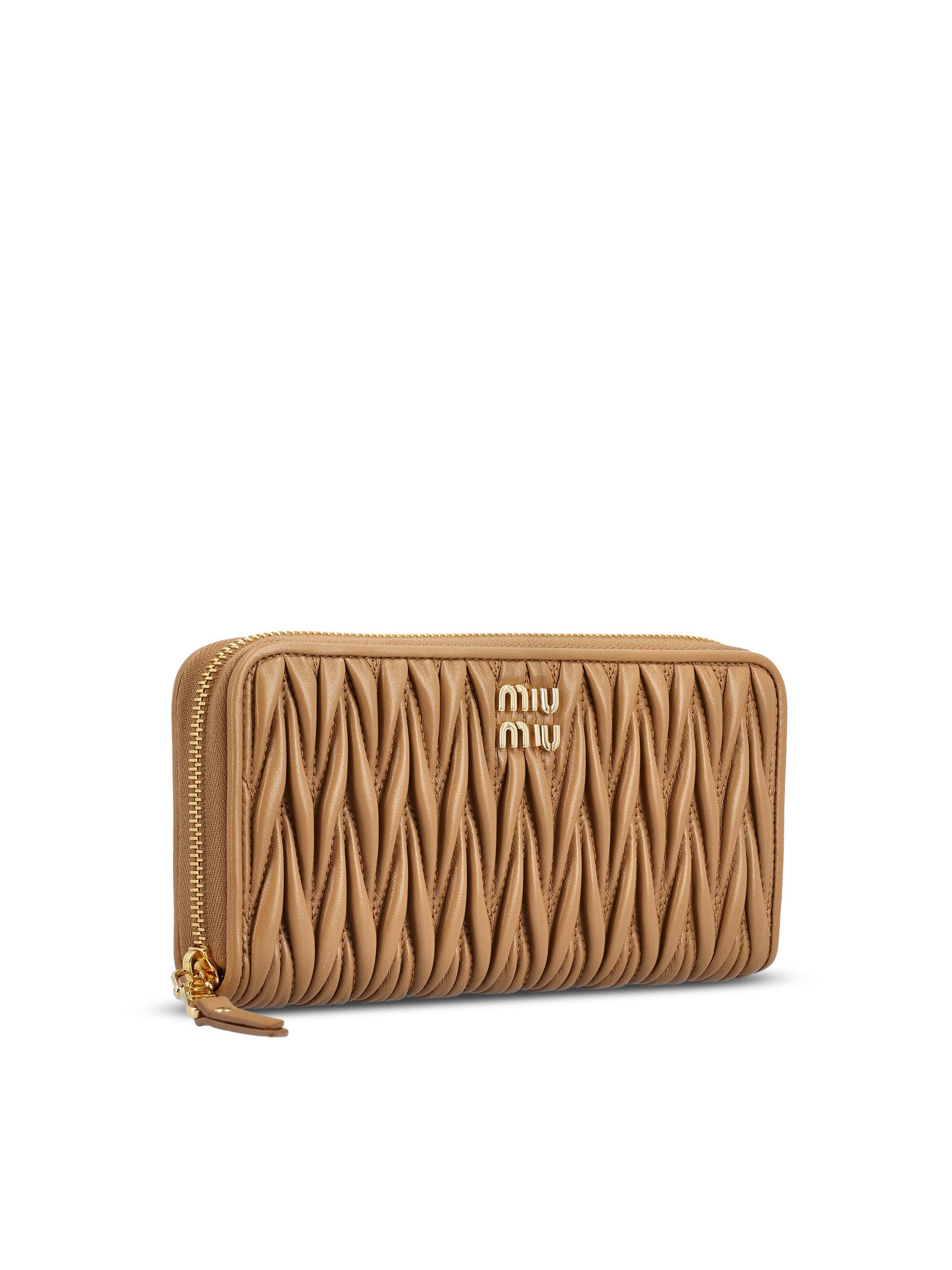 Portafoglio realizzato in pelle. 5ML506 AFPPF098L MIU MIU 