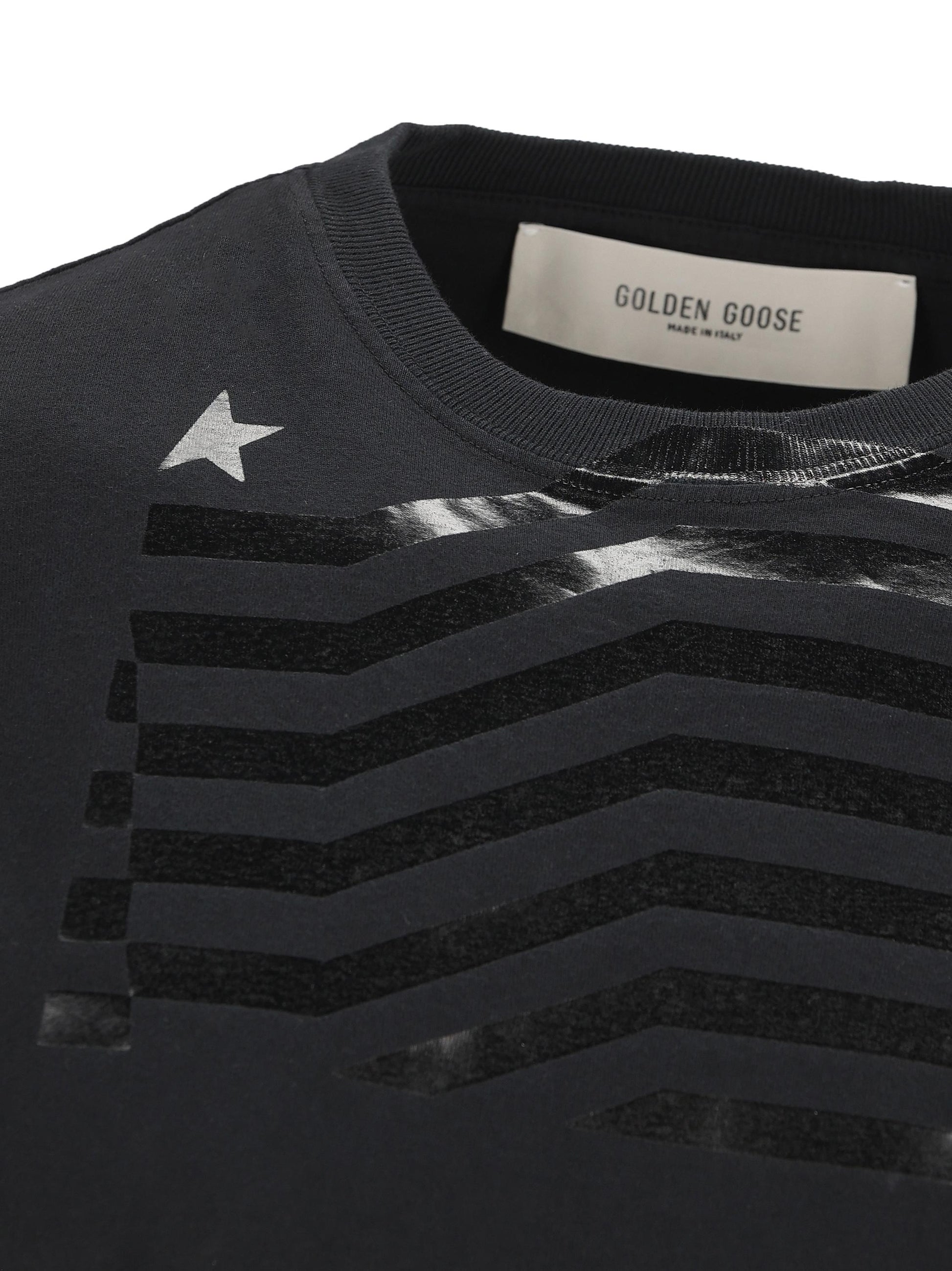 T-Shirt realizzata in cotone. GUP01220 P00237090100 GOLDEN GOOSE 