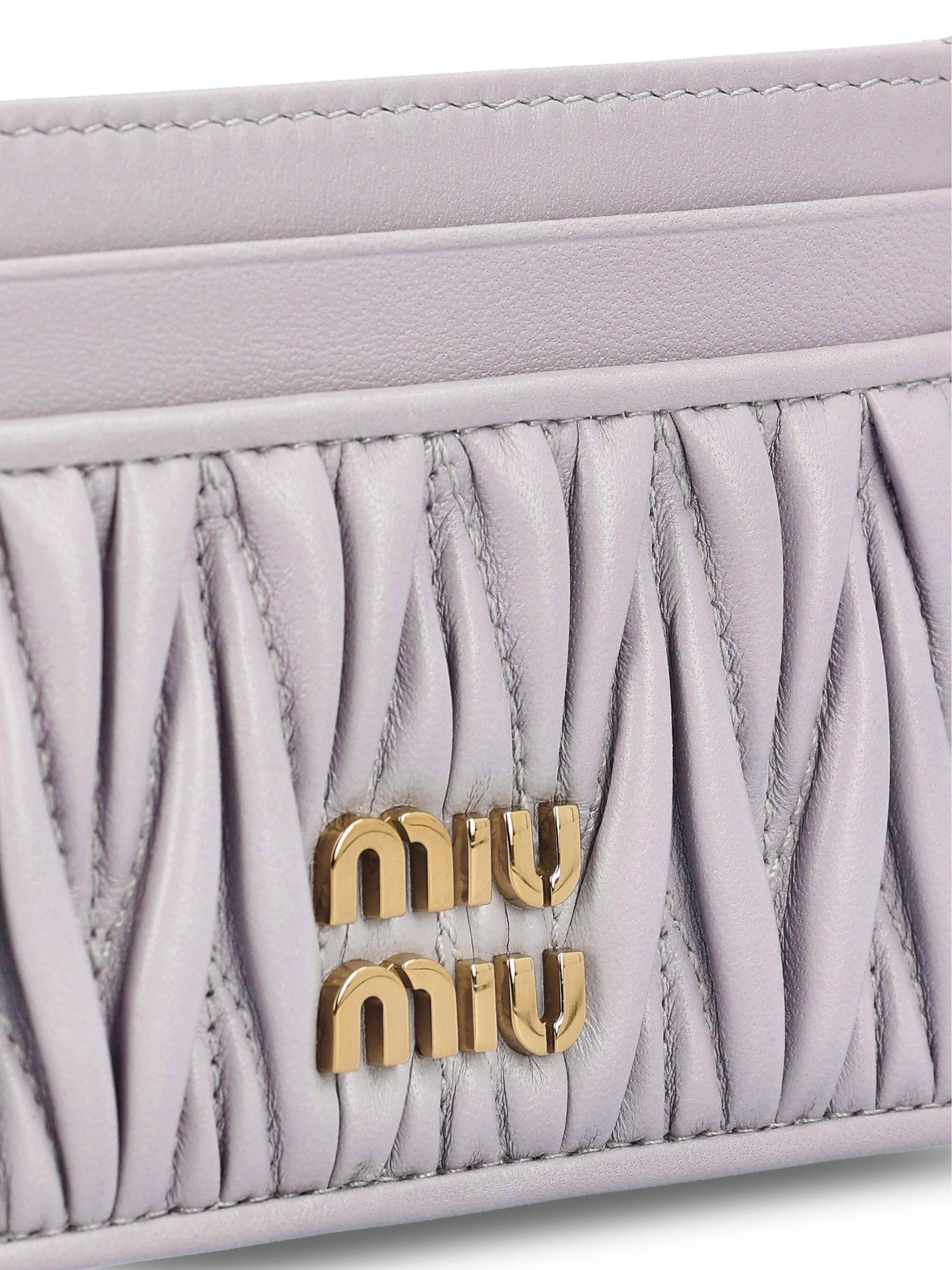 Portacarte realizzato in pelle. 5MC076 AFPPF0230 MIU MIU 