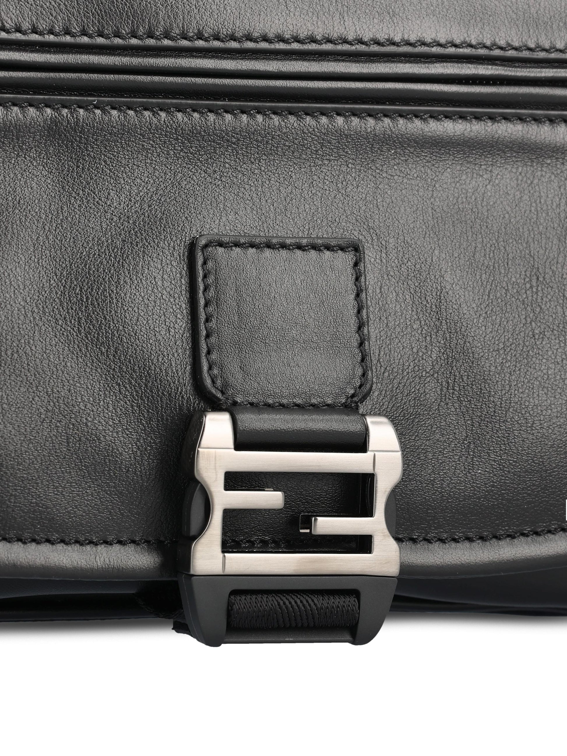 Borsa realizzata in pelle di vitello. 7VA685 AV8BF0SAJ FENDI 