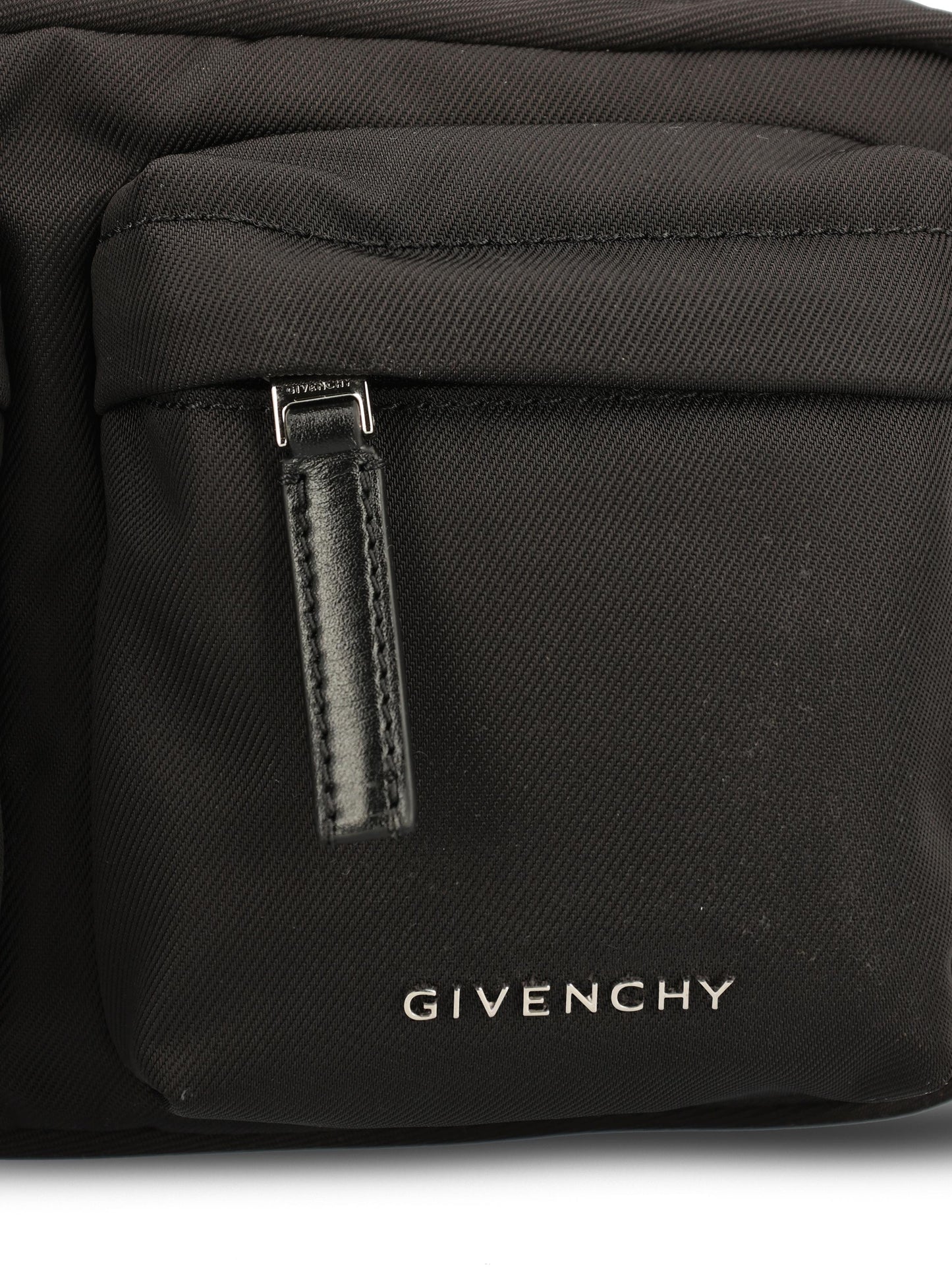 Marsupio realizzato in poliammide. BK50F8K1ZL 001 GIVENCHY 