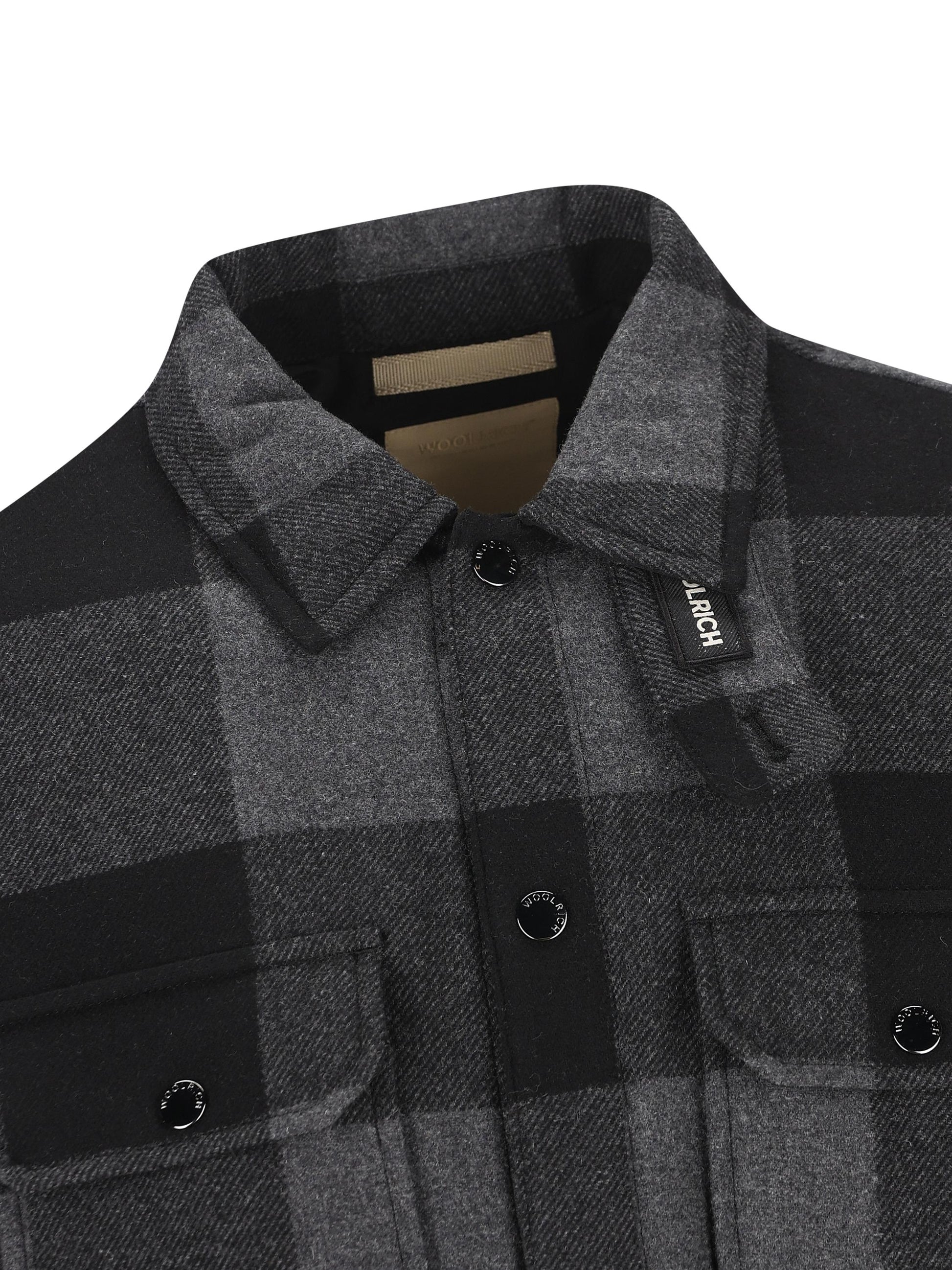 Camicia realizzata in misto lana. CFWOOS2018MRUT3046 1084 WOOLRICH 