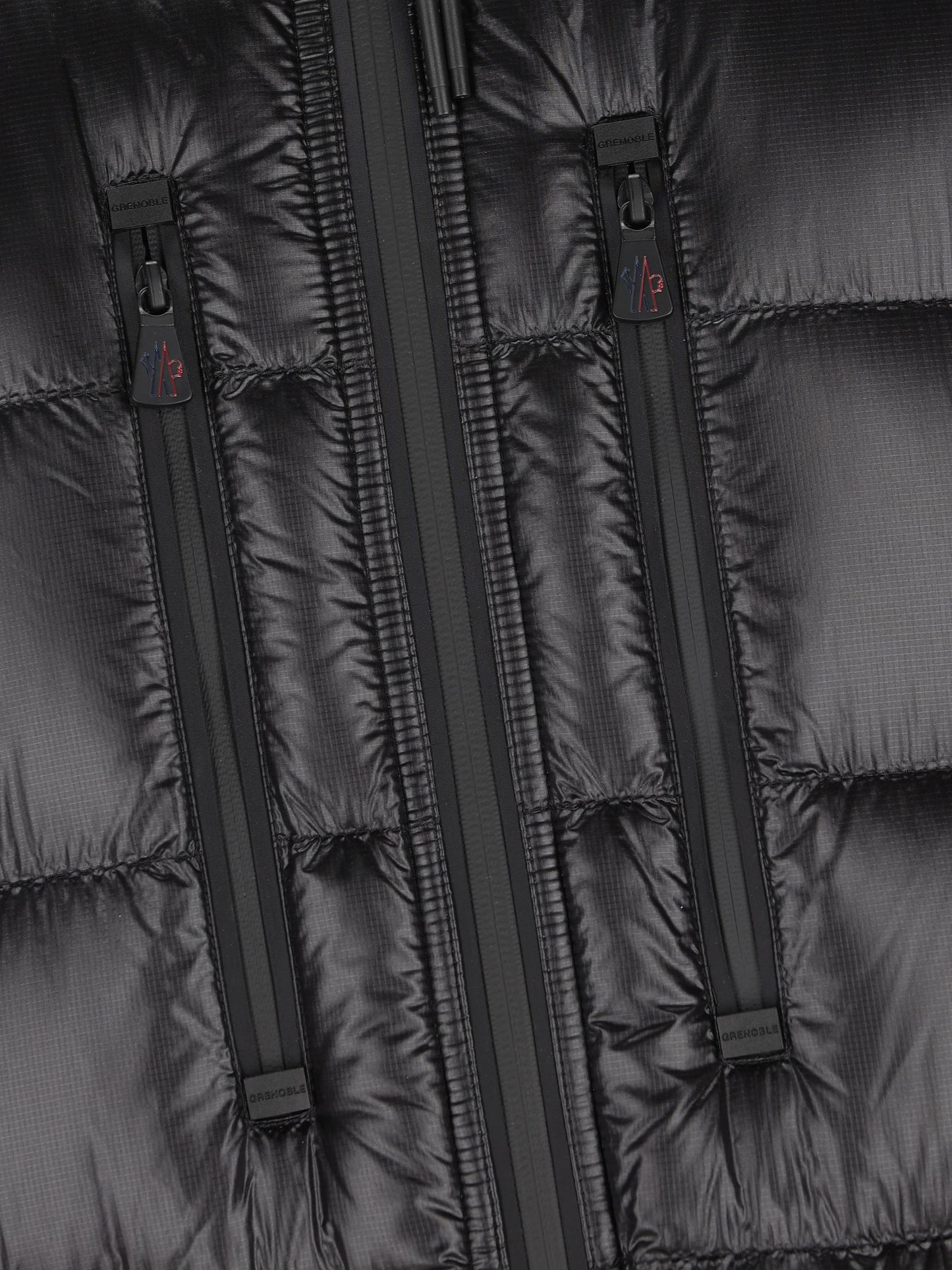 Piumino realizzato in poliammide. M1A00007 597X6999 MONCLER GRENOBLE 