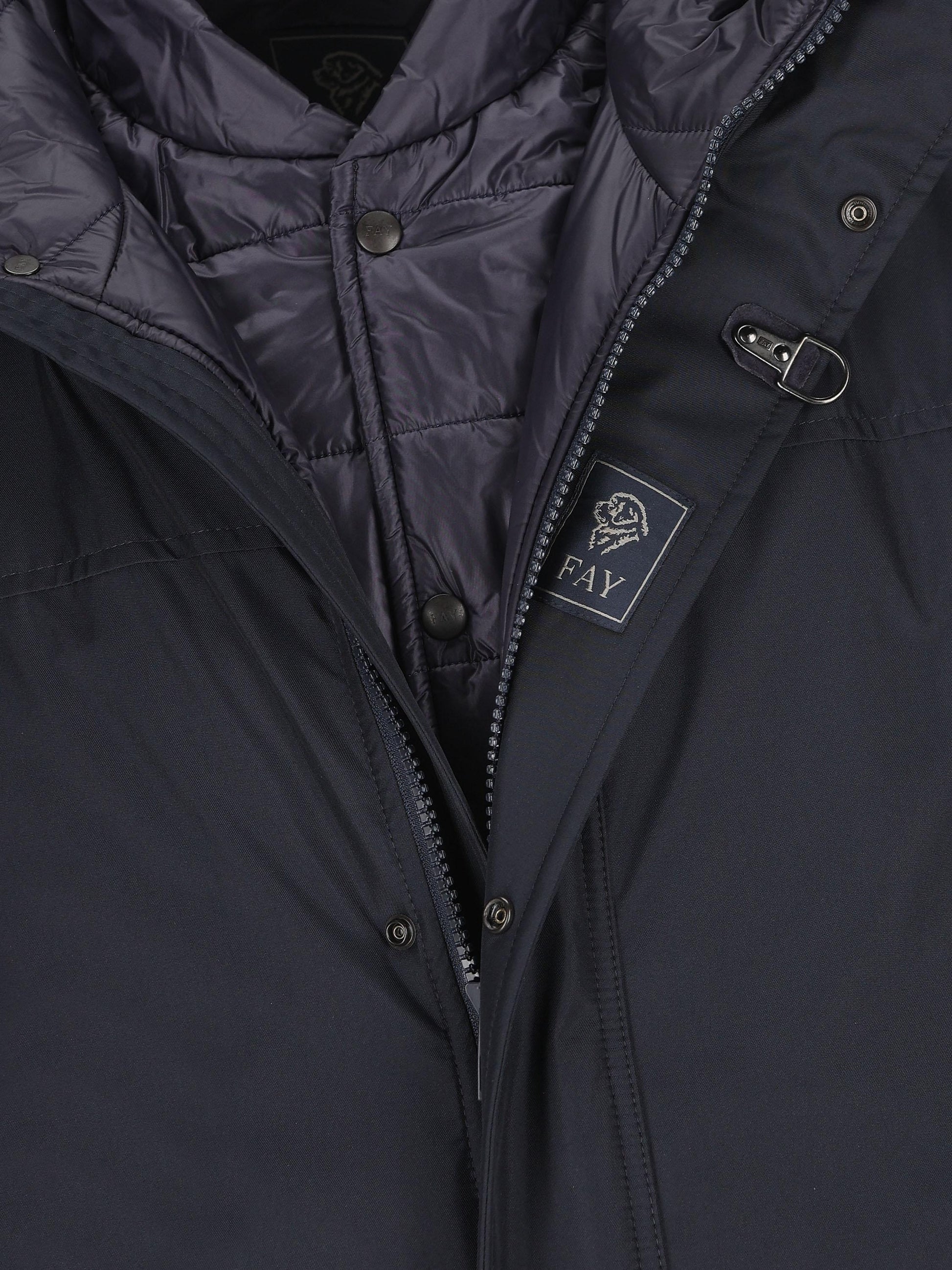 Giacca realizzata in poliestere. NAM13490230QKJ U808 FAY 