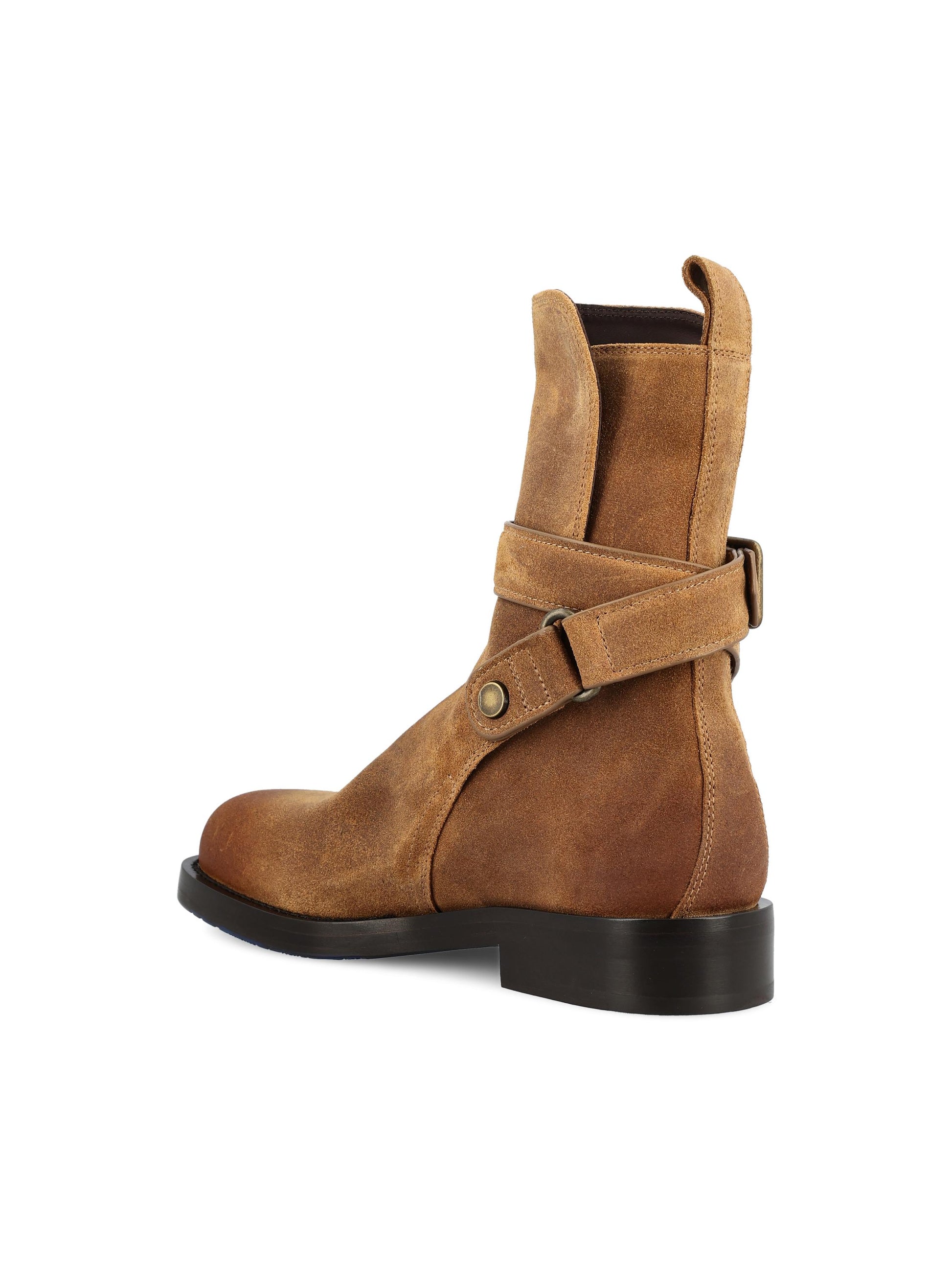 Stivali realizzati in pelle. 8124367 C2382 BURBERRY 