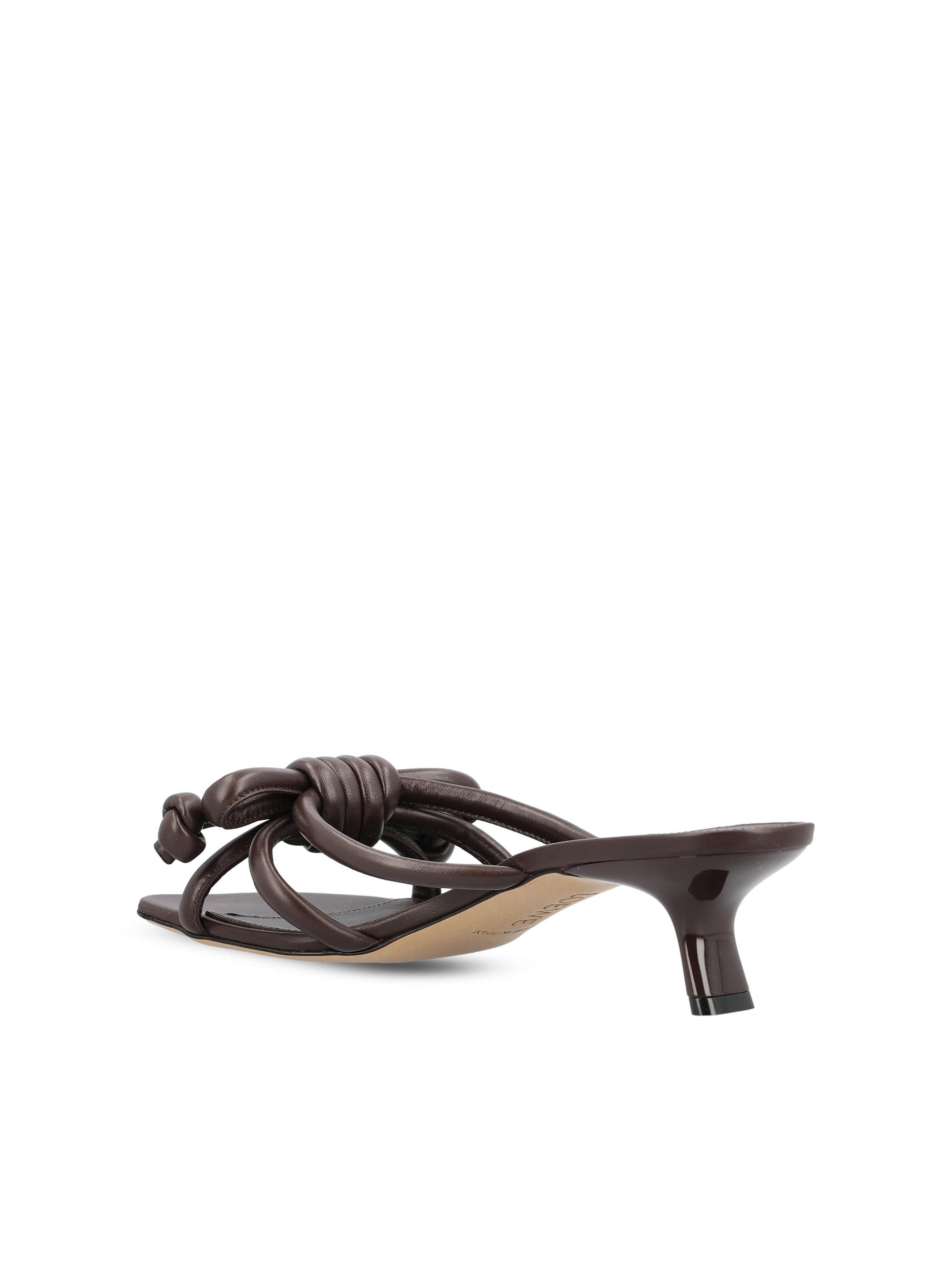 Sandalo realizzato in pelle di agnello. LLSP465X10 0018 LOEWE 