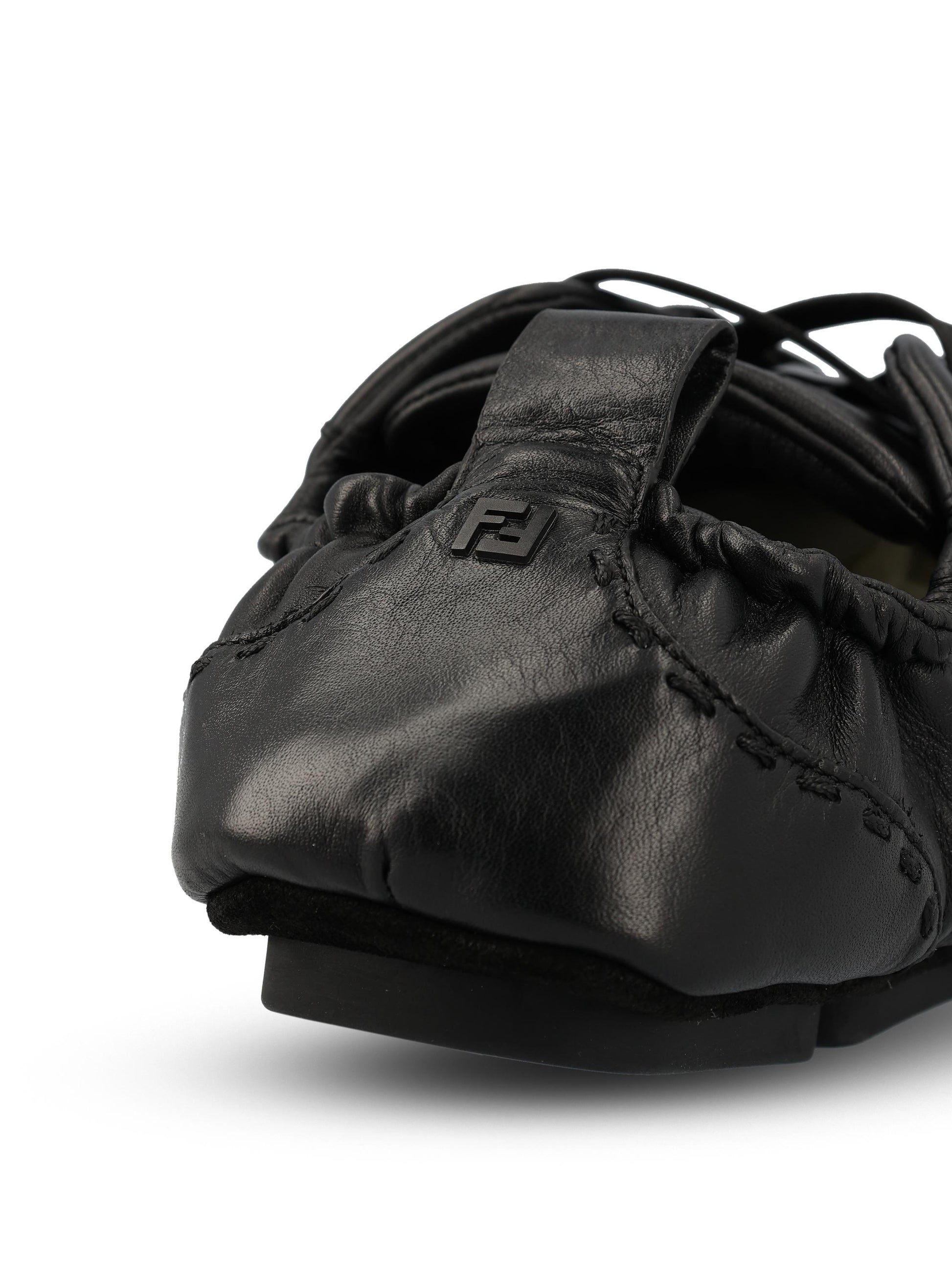 Sneakers realizzate in pelle. 7E1799 AE86F0ABB FENDI 