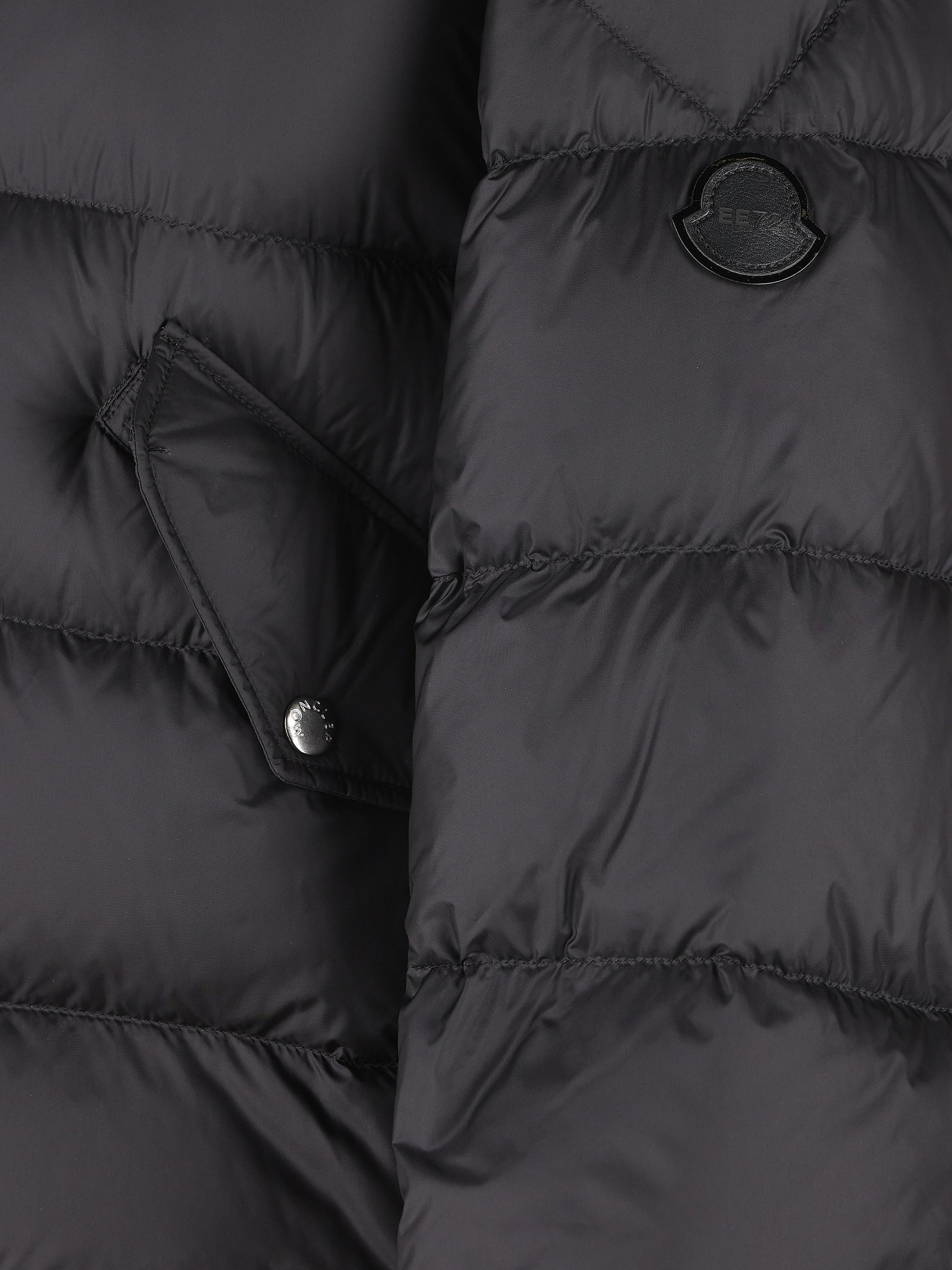 Piumino realizzato in poliammide. W1A00009 M6526999 MONCLER - EDWARD ENNINFUL 