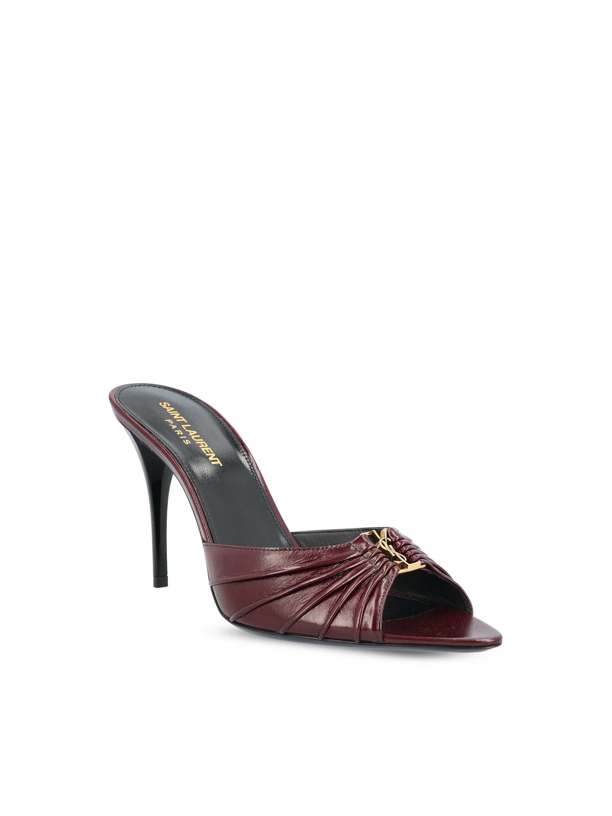 Mule realizzate in pelle di agnello. 799606 AAEHF6629 SAINT LAURENT 