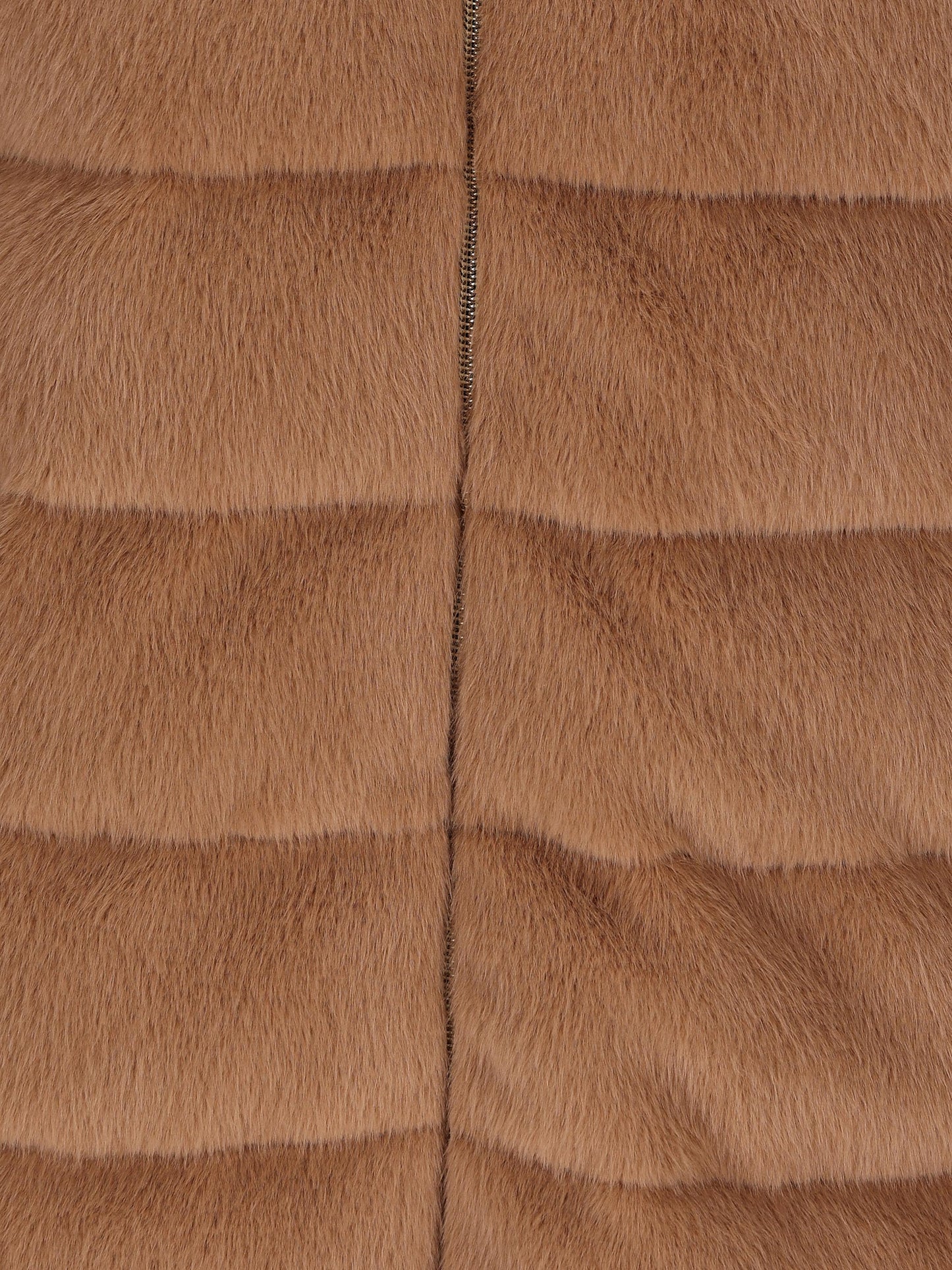 Piumino realizzato in poliestere. PI002123D 126302157 HERNO 