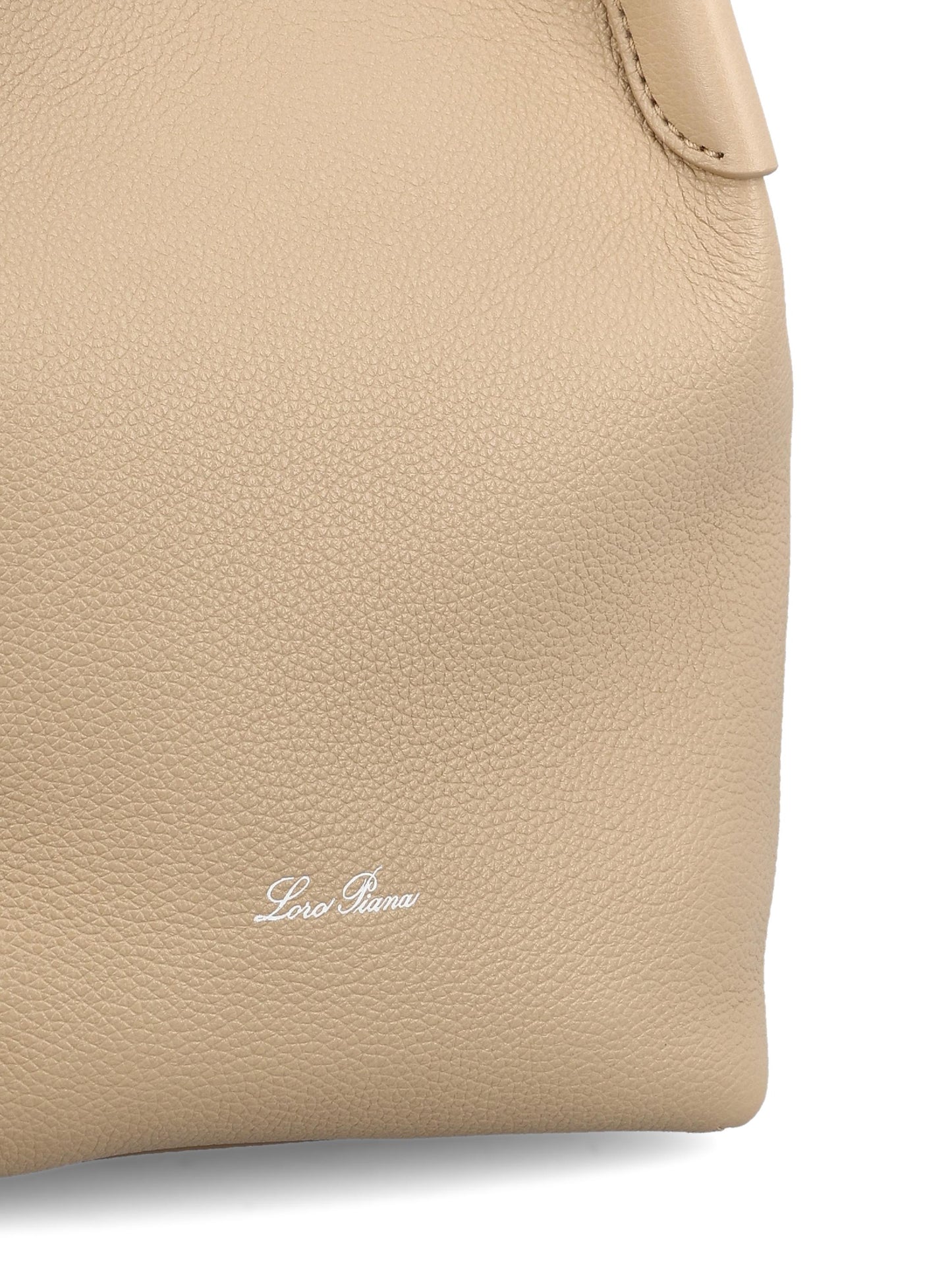 Borsa realizzata in pelle di vitello. FAN8964 D0Q6 LORO PIANA 