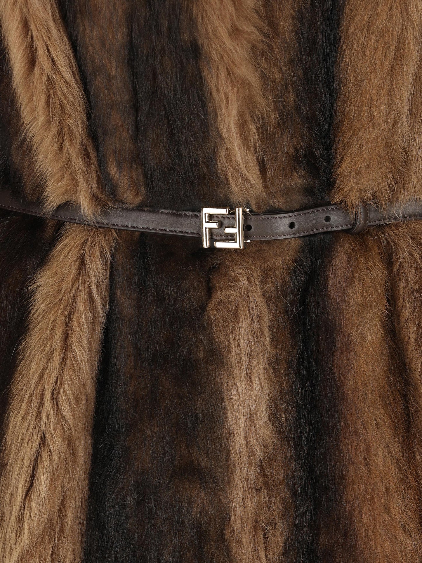 Cappotto realizzato in pelliccia di agnello. FM5421 AOP4F0UBY FENDI 