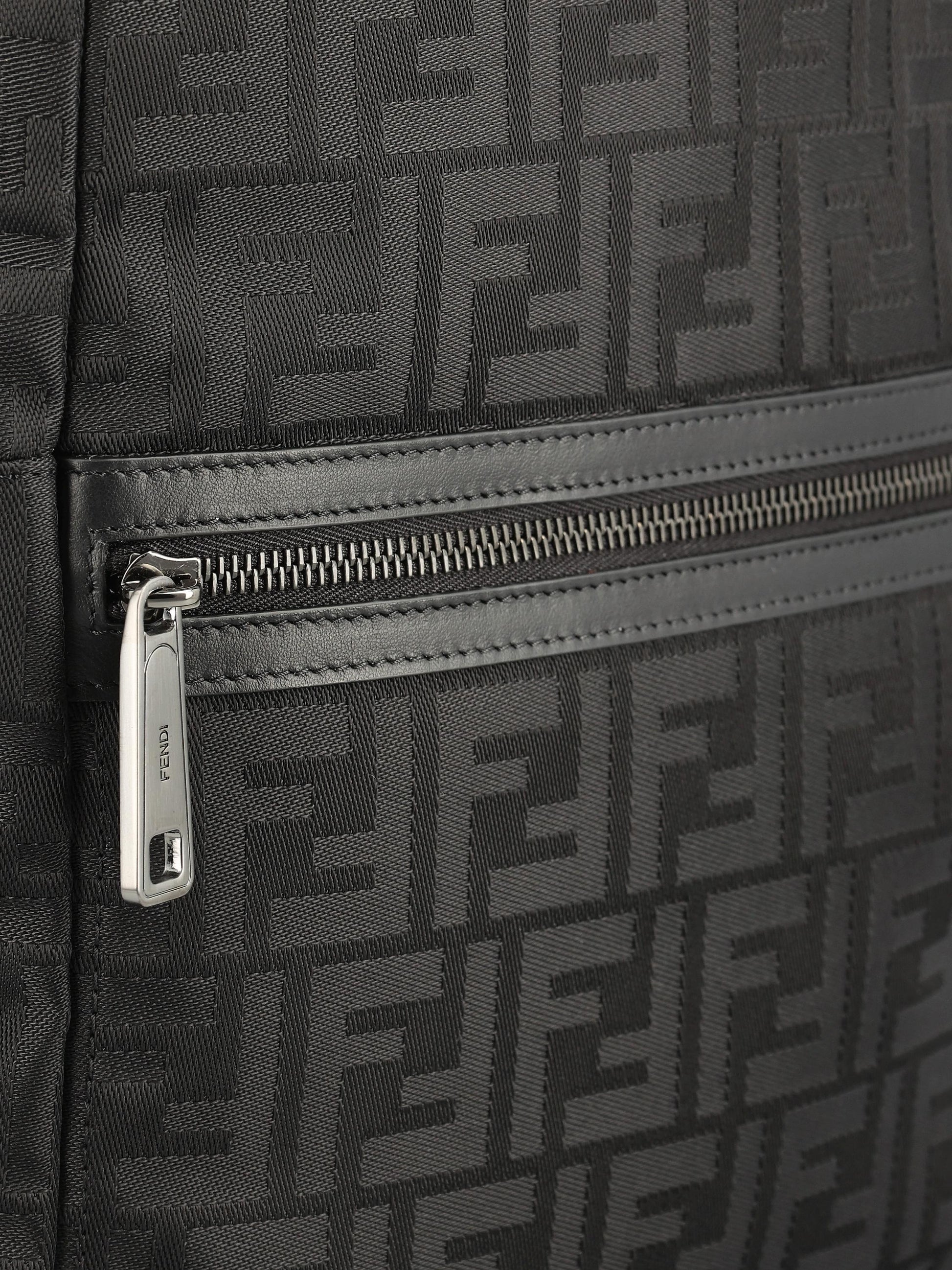 Zaino realizzato in nylon FF. 7VZ091 AVC6F05TR FENDI 