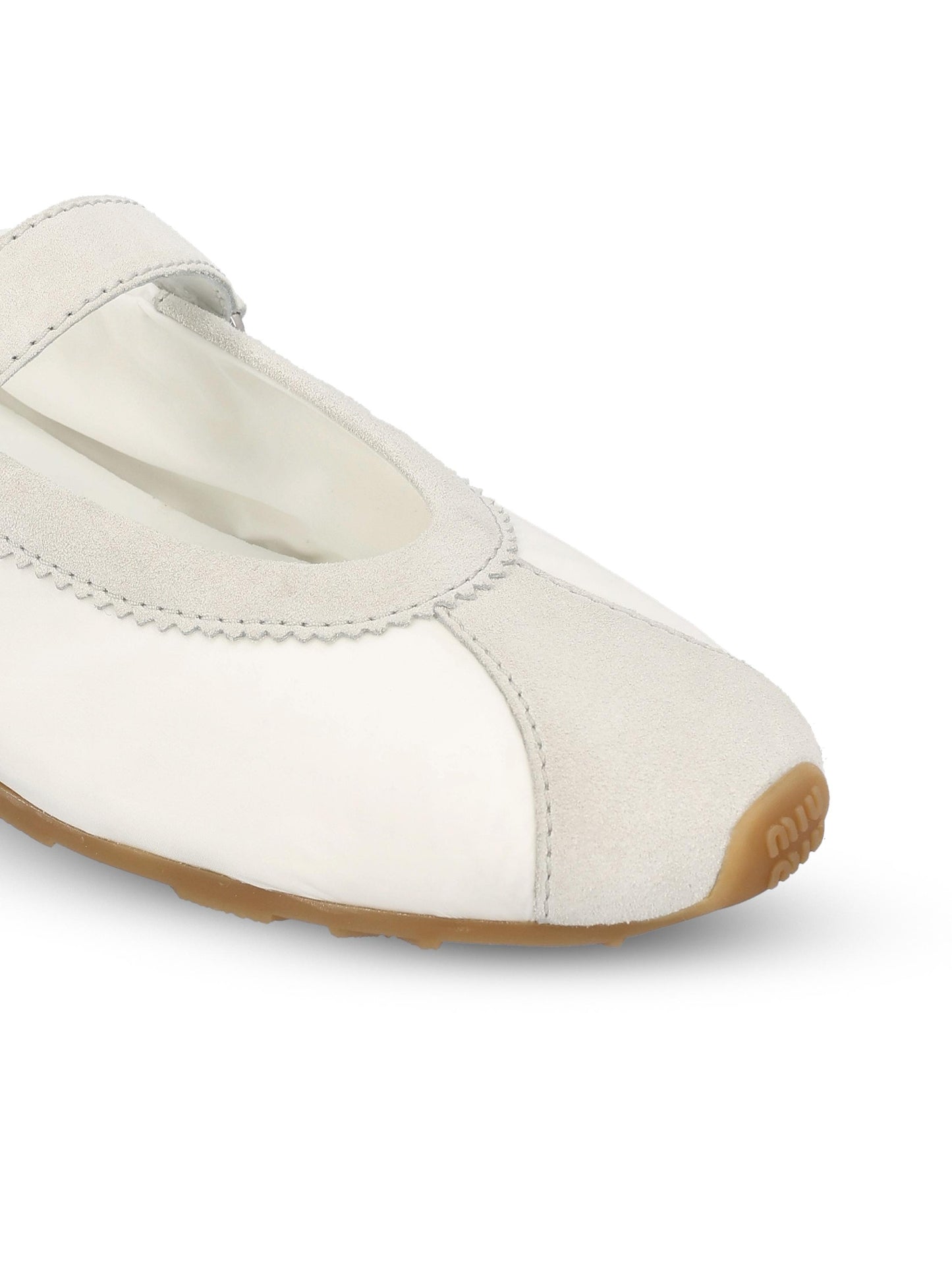 Ballerine realizzate in pelle di agnello. 5F370E D7CF0009 MIU MIU 