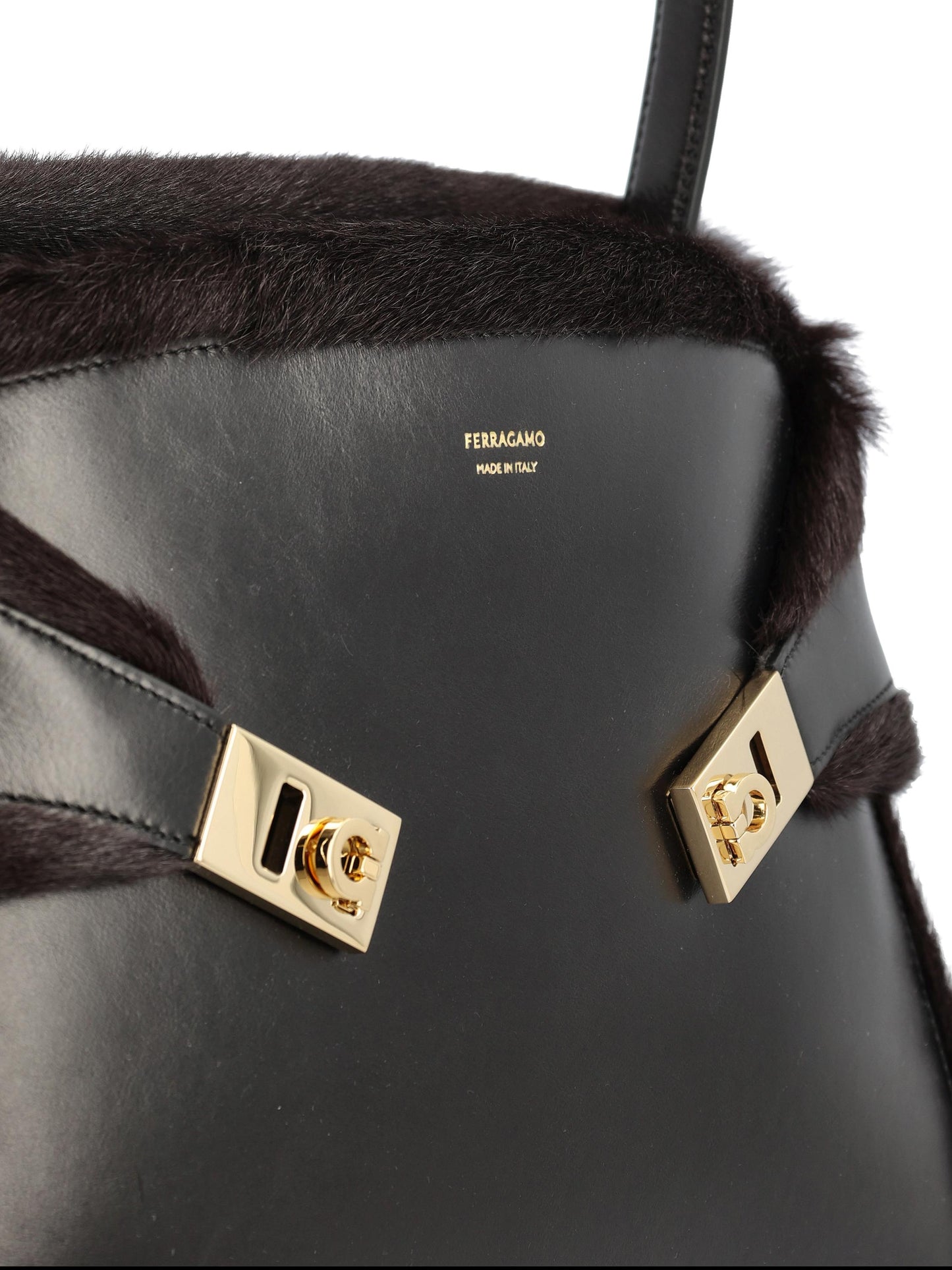 Borsa realizzata in vitello e capretto. 21A443 787875001 SALVATORE FERRAGAMO 