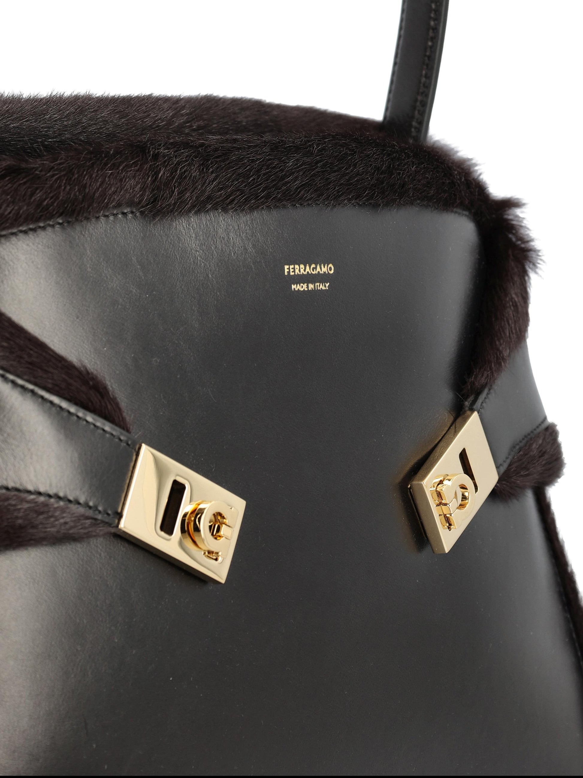 Borsa realizzata in vitello e capretto. 21A443 787875001 SALVATORE FERRAGAMO 