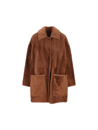Cappotto realizzato in montone. 2521416015600 001 MAX MARA - ATELIER 