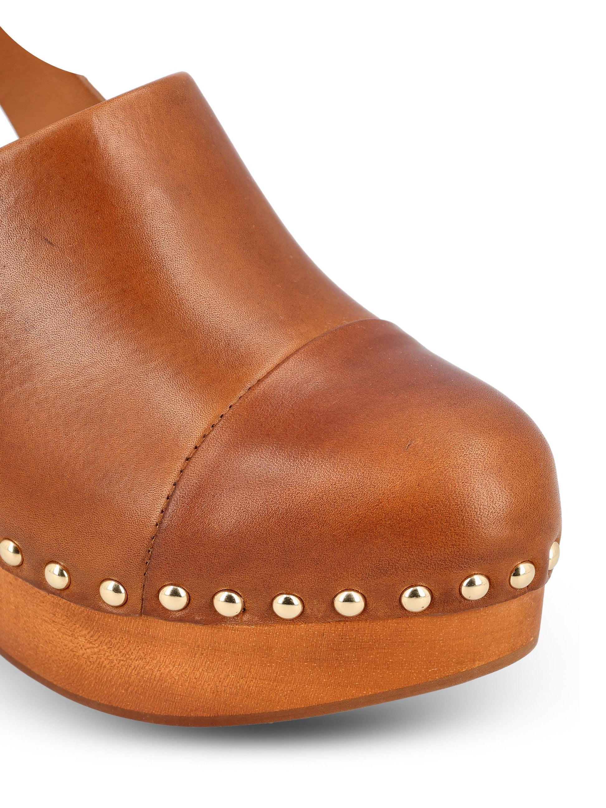 Zoccoli realizzati in pelle di vitello. CHC25U10VLT 27T CHLOE' 