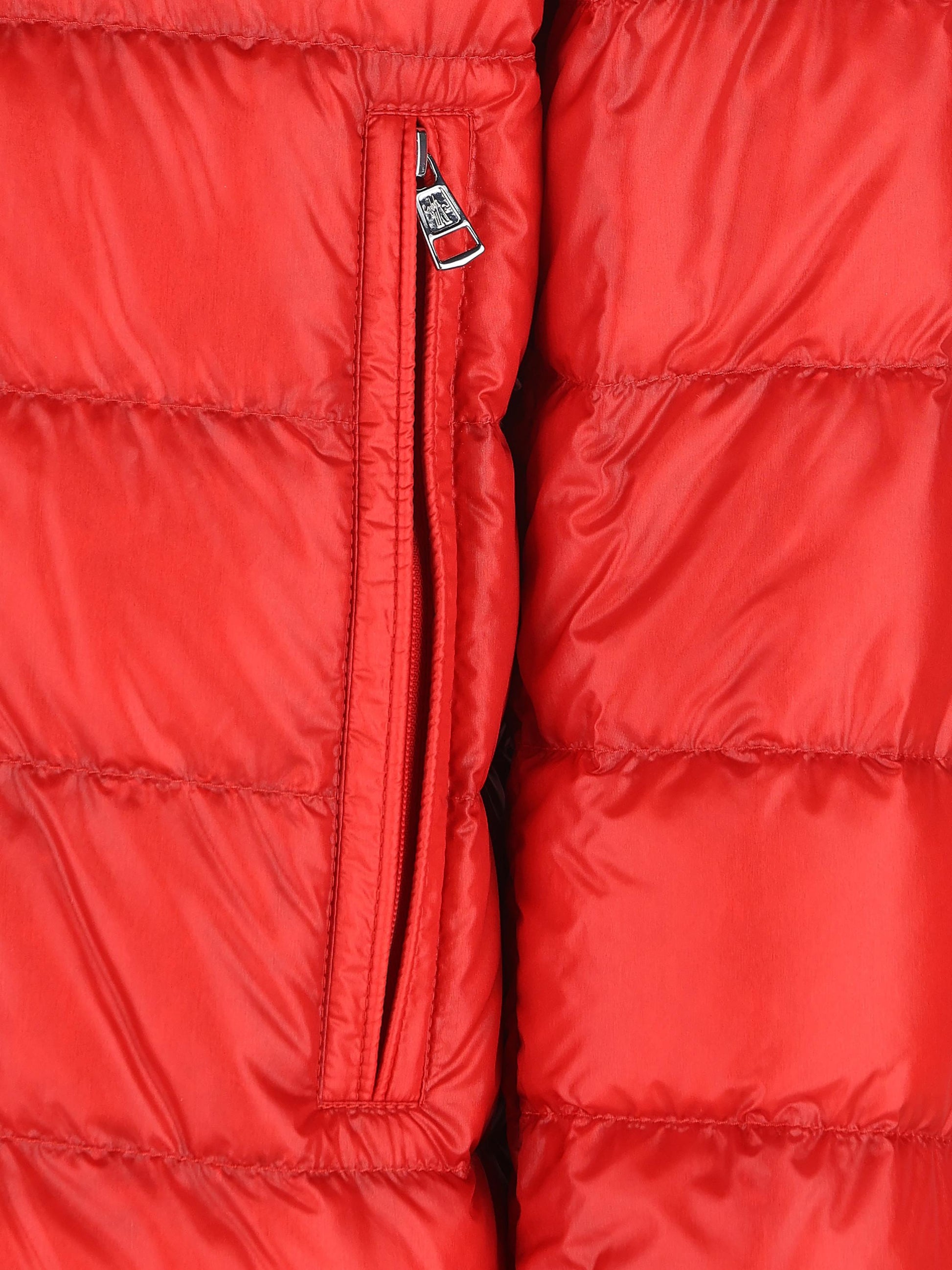Piumino realizzato in poliammide. M1A00043 597Y4448 MONCLER 
