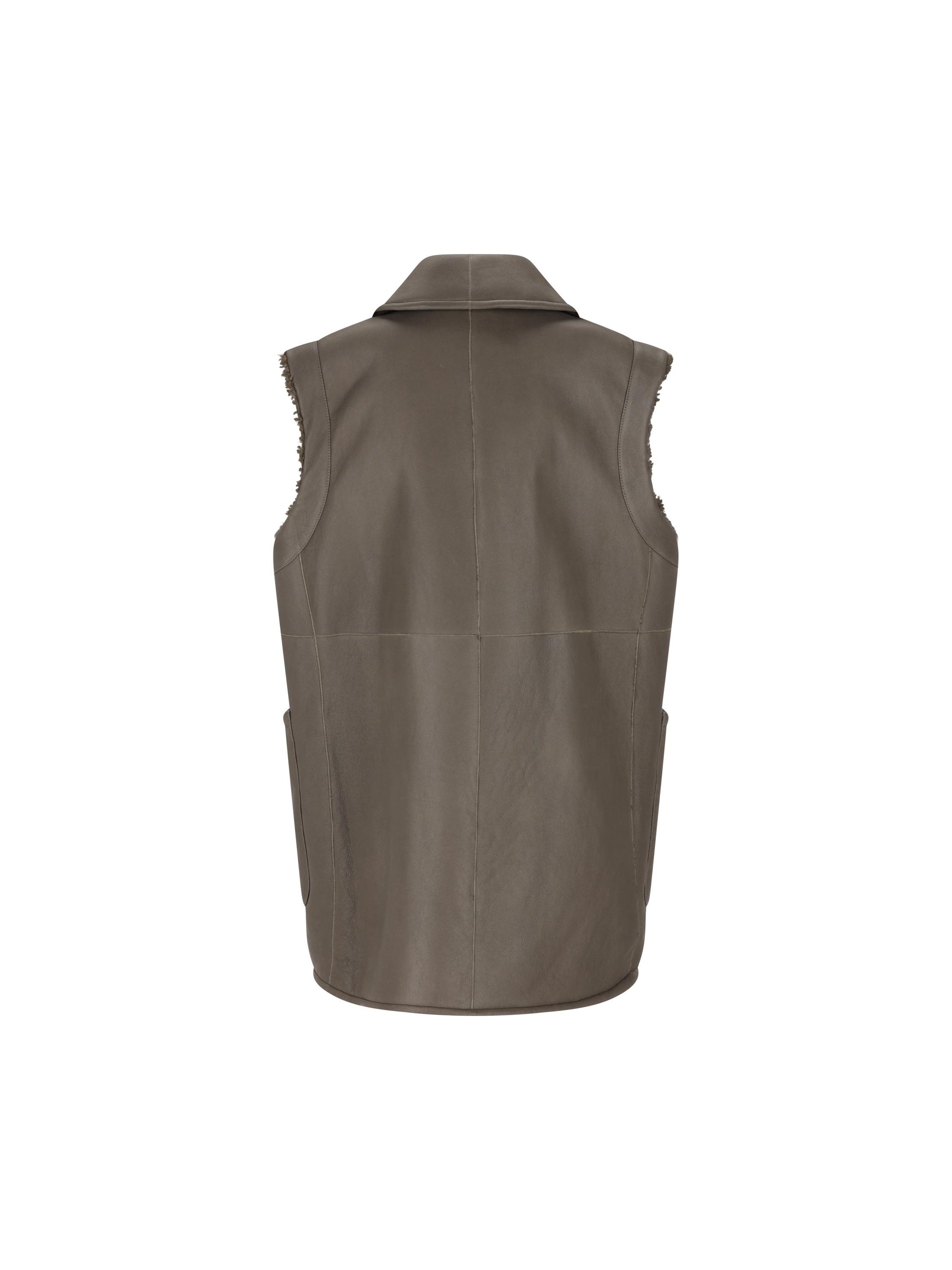 Gilet realizzato in montone. 2521416053600 003 MAX MARA 
