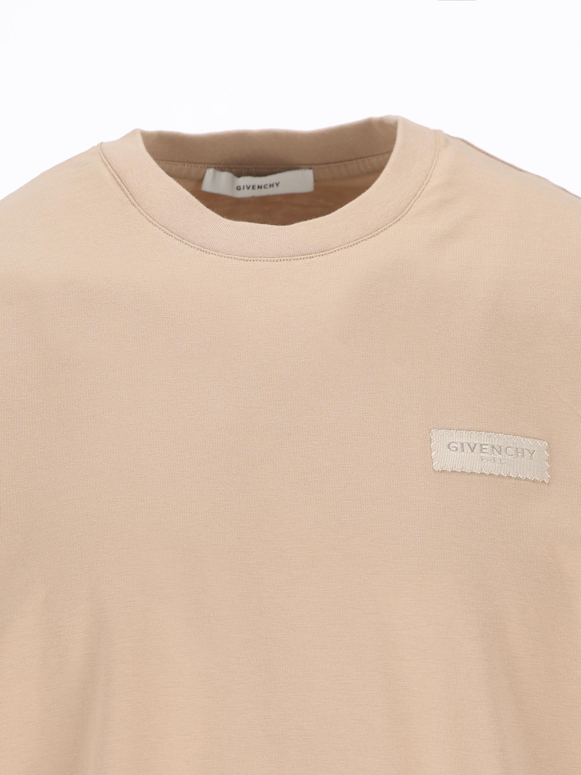 T-Shirt realizzata in cotone. BM71NK3YSJ 250 GIVENCHY 