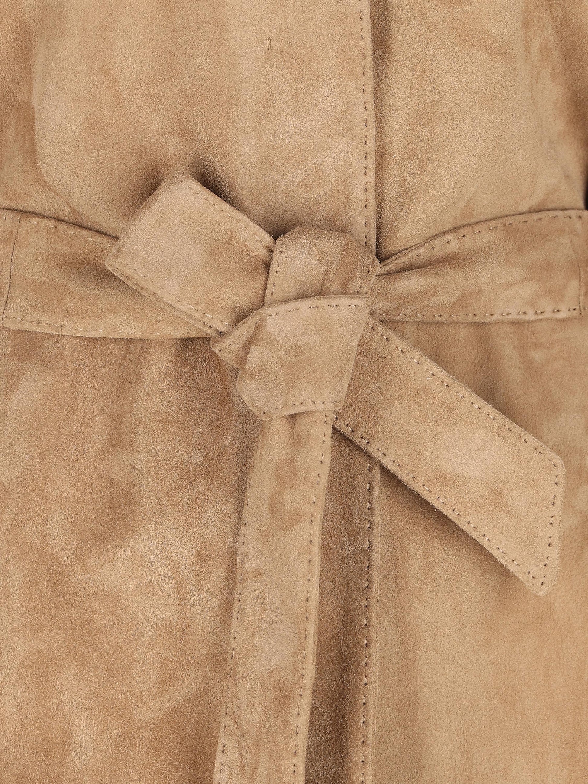 Giacca realizzata in pelle scamosciata. 2611441021600 001 MAX MARA 