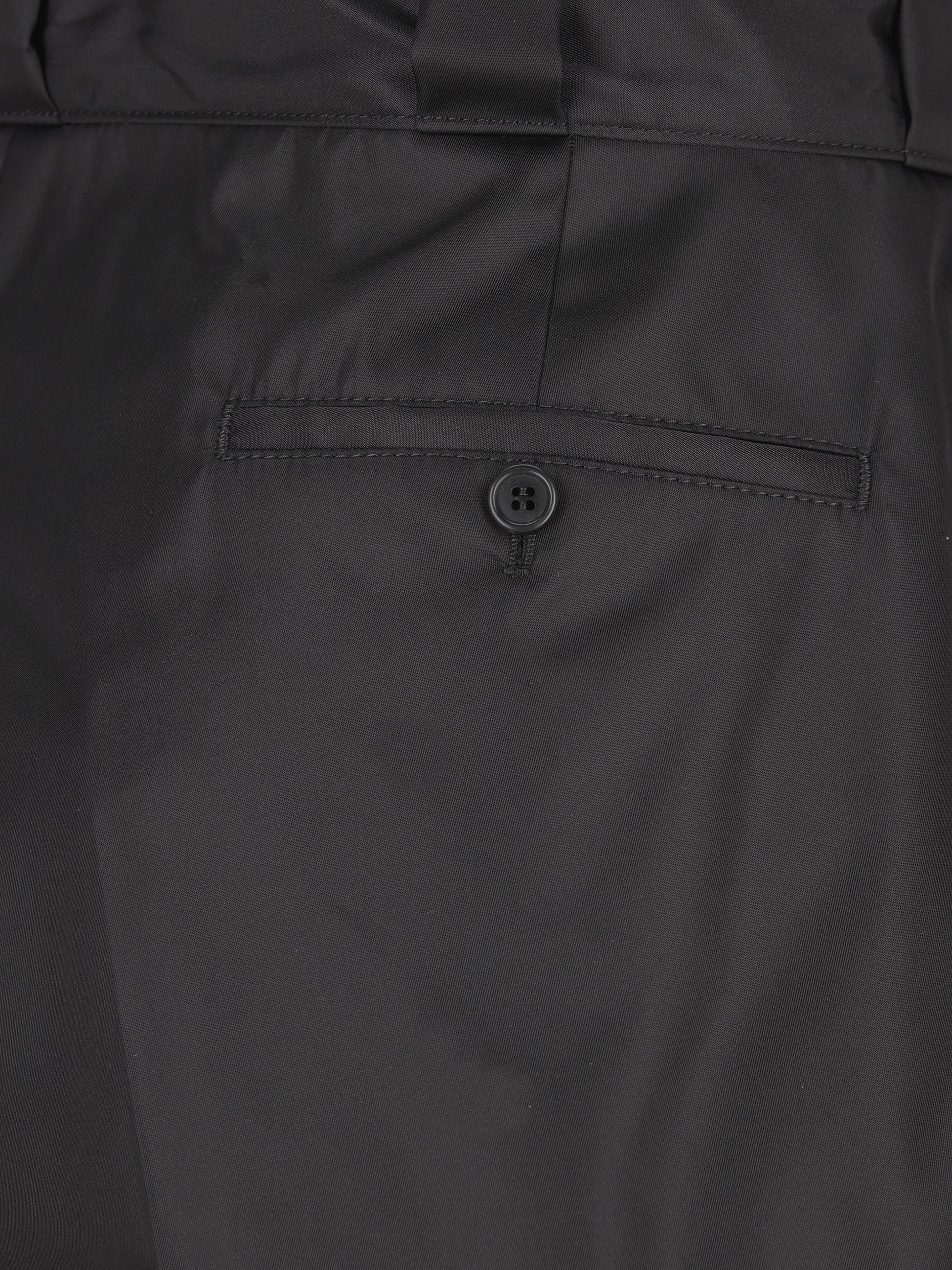 Bermuda realizzati in re-nylon. SPG32 1WQ8F0002 PRADA 