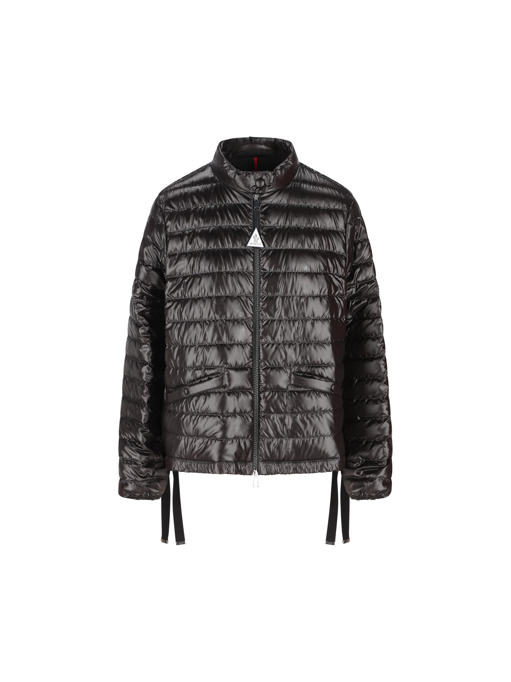Piumino realizzato in poliammide. W1A00099 597QN999 MONCLER 