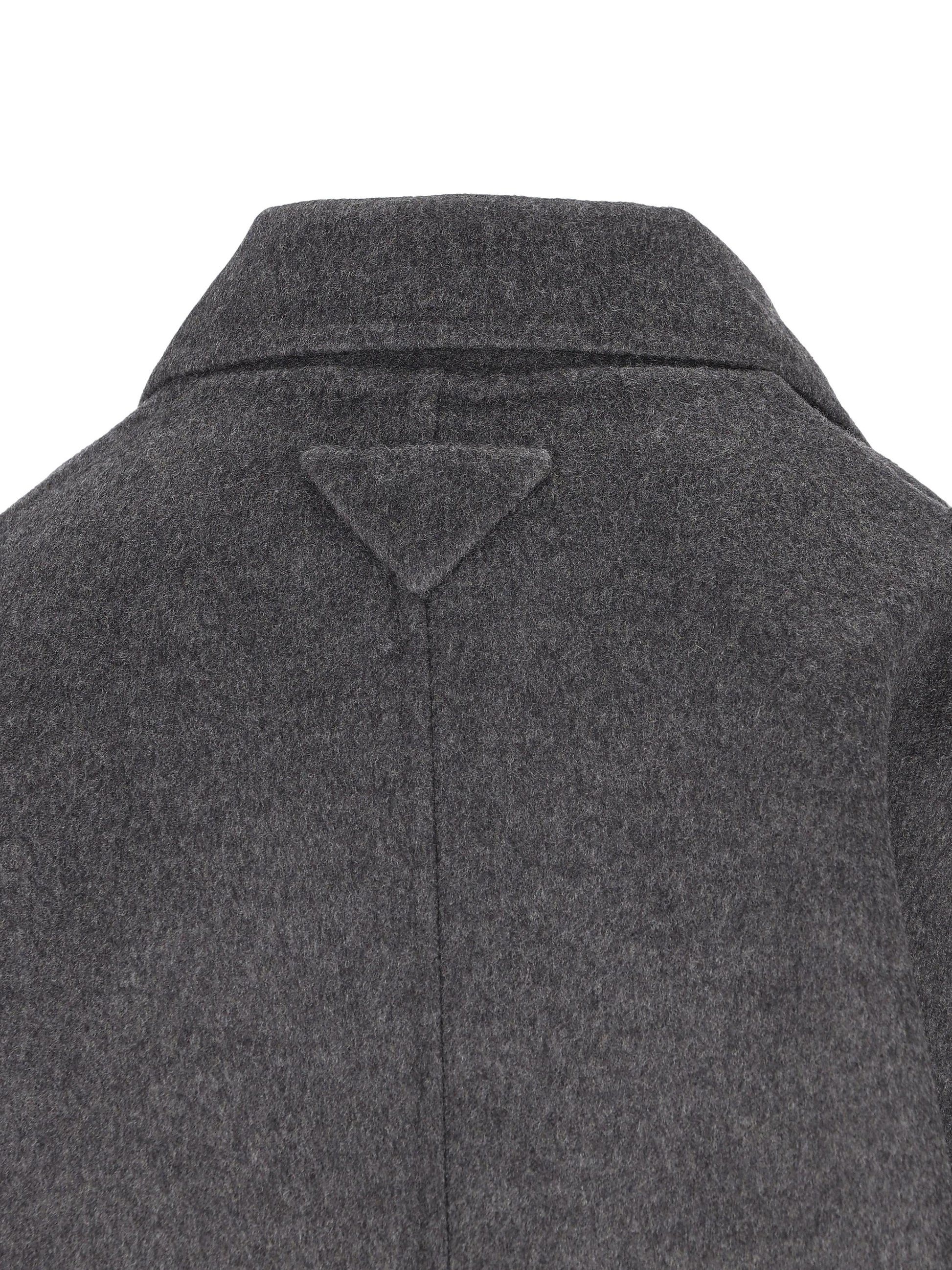 Cappotto realizzato in lana vergine. P617S 179BF0480 PRADA 