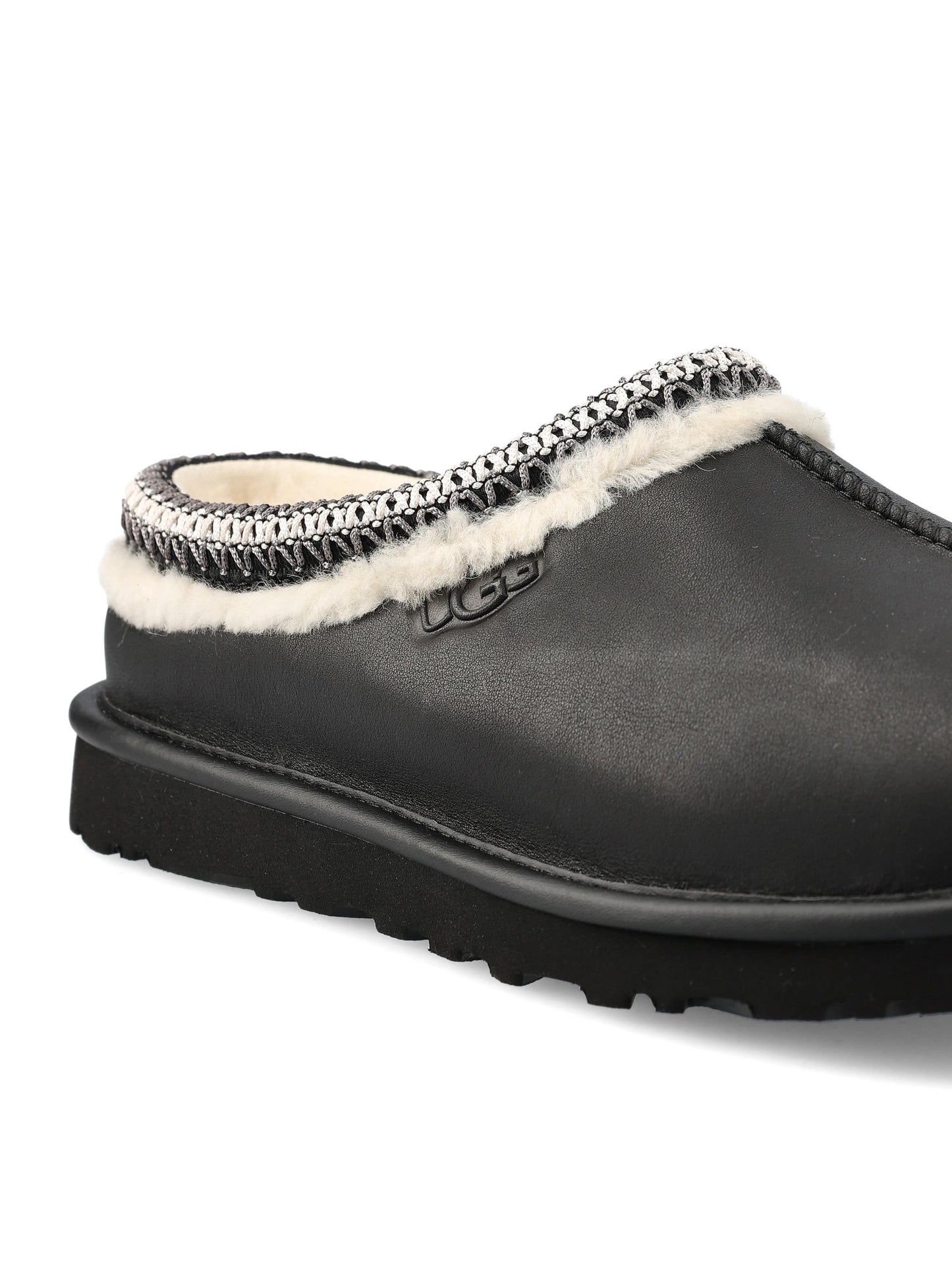 Ciabatte realizzate in pelle. 1171303 BLK UGG 