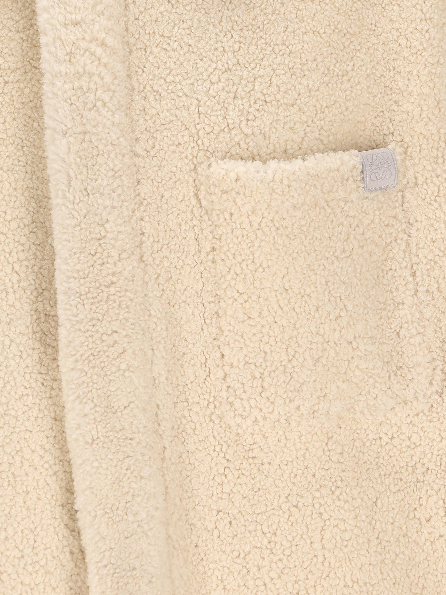 Giacca realizzata in shearling. H526Y2SL28 1130 LOEWE 