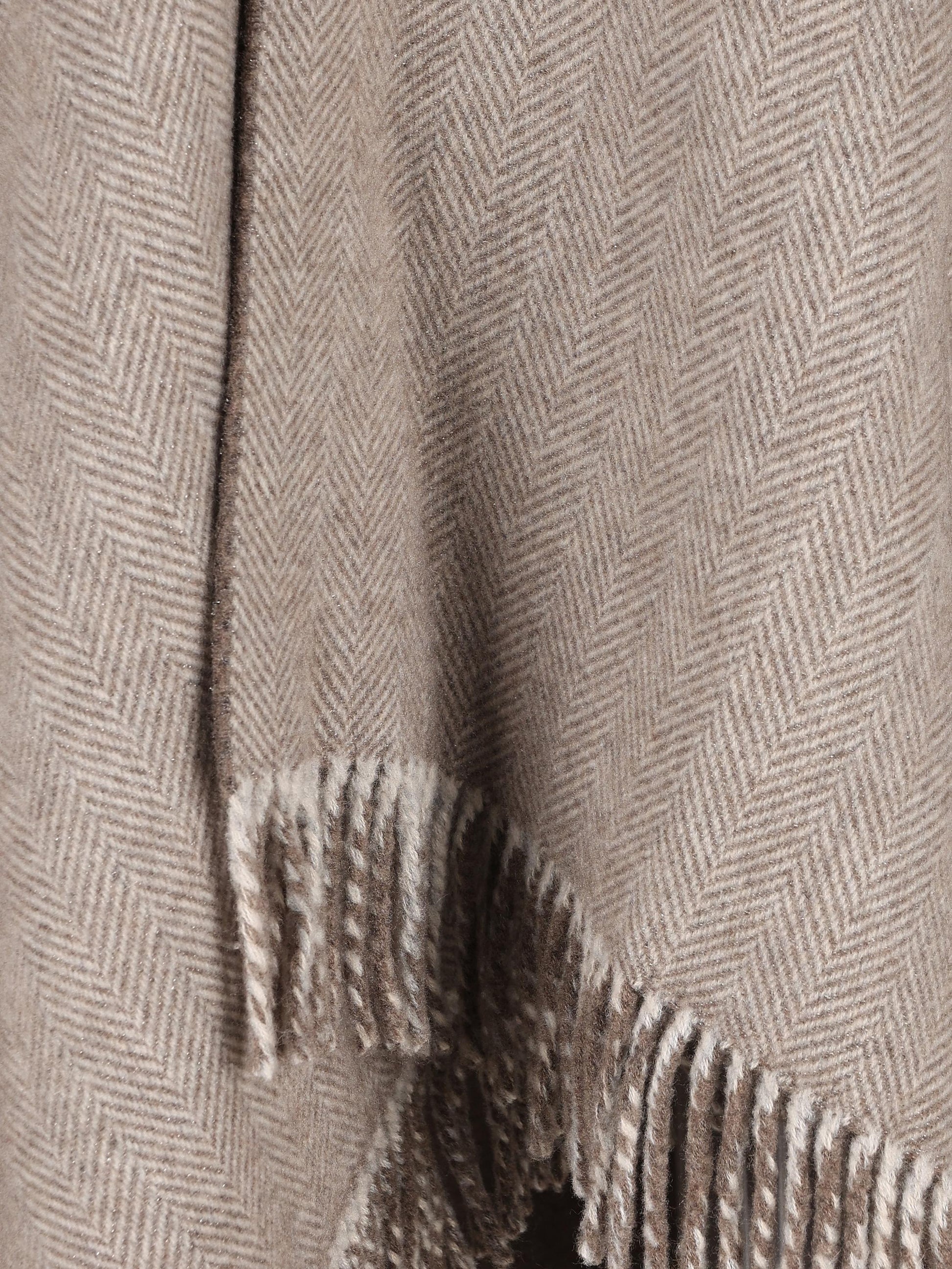 Poncho realizzato in cashmere e viscosa. MSCDAGP32 CYO16 BRUNELLO CUCINELLI 