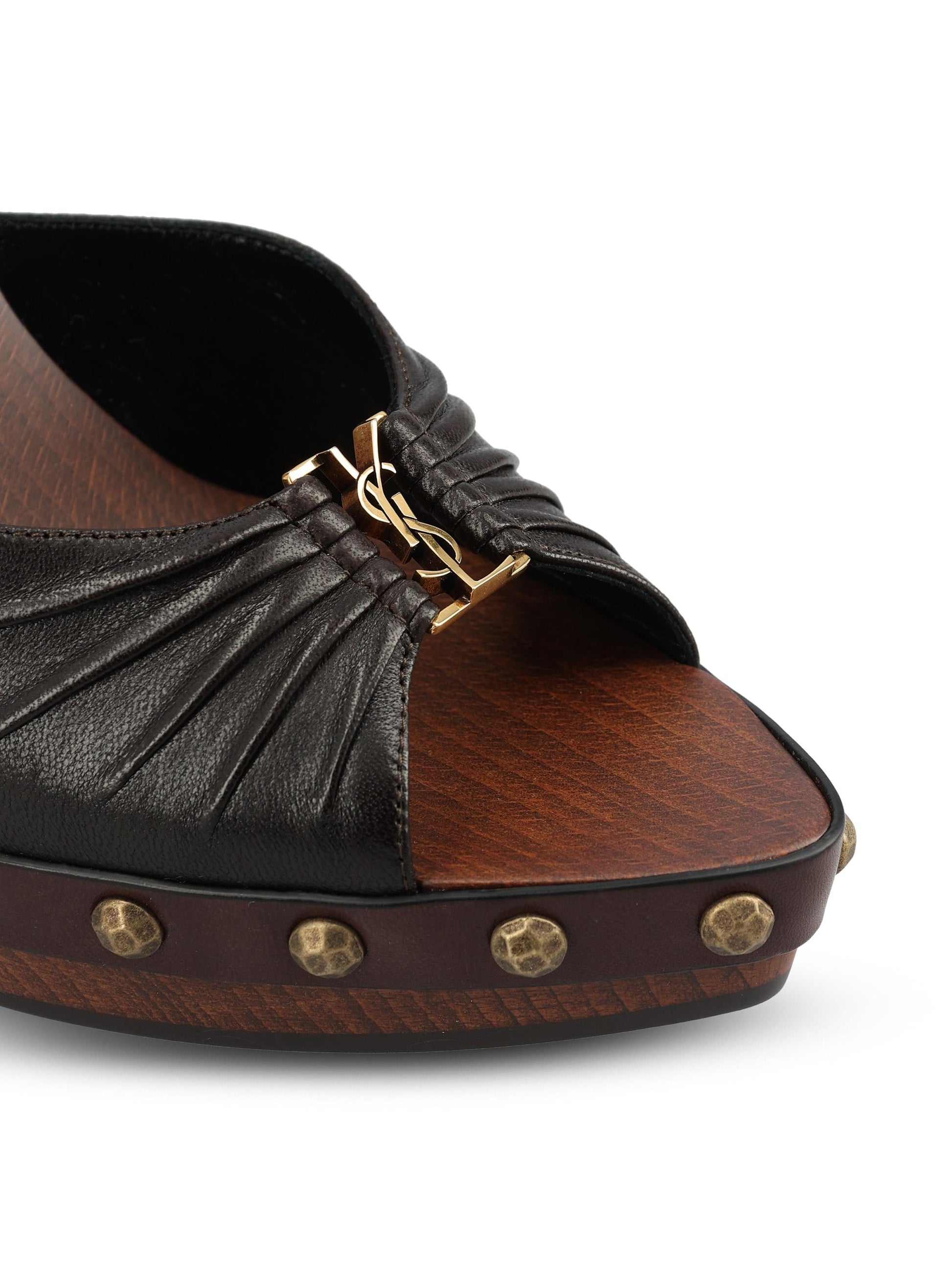 Mule realizzate in pelle di agnello. 860797 AAF8B2299 SAINT LAURENT 