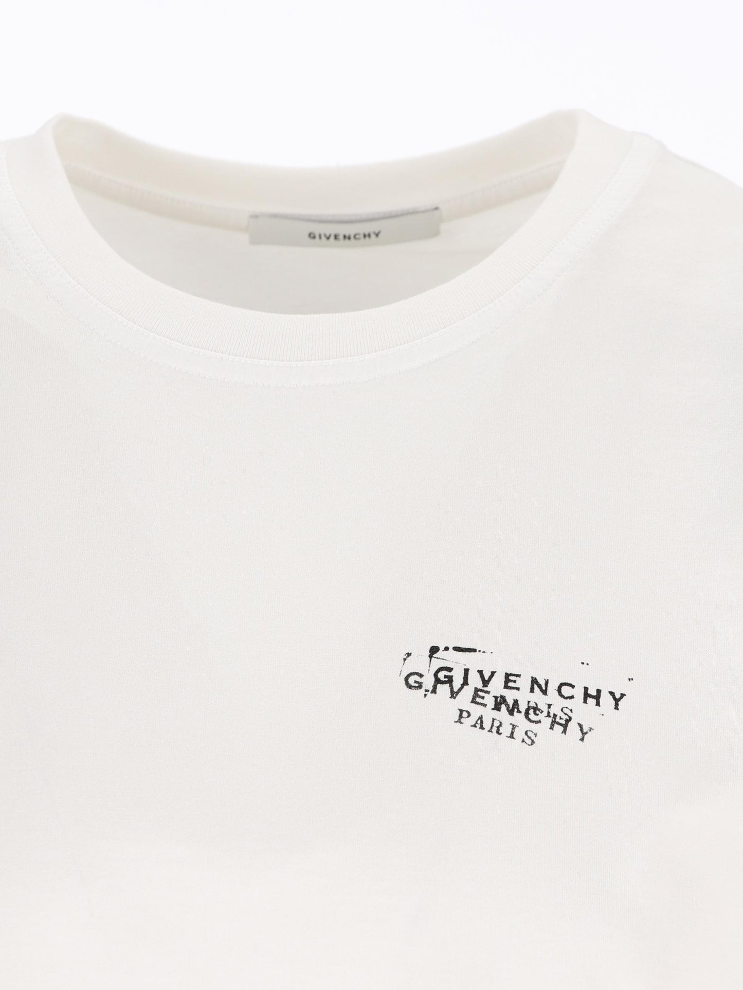 T-Shirt realizzata in cotone. BW70FJP7A7 100 GIVENCHY 