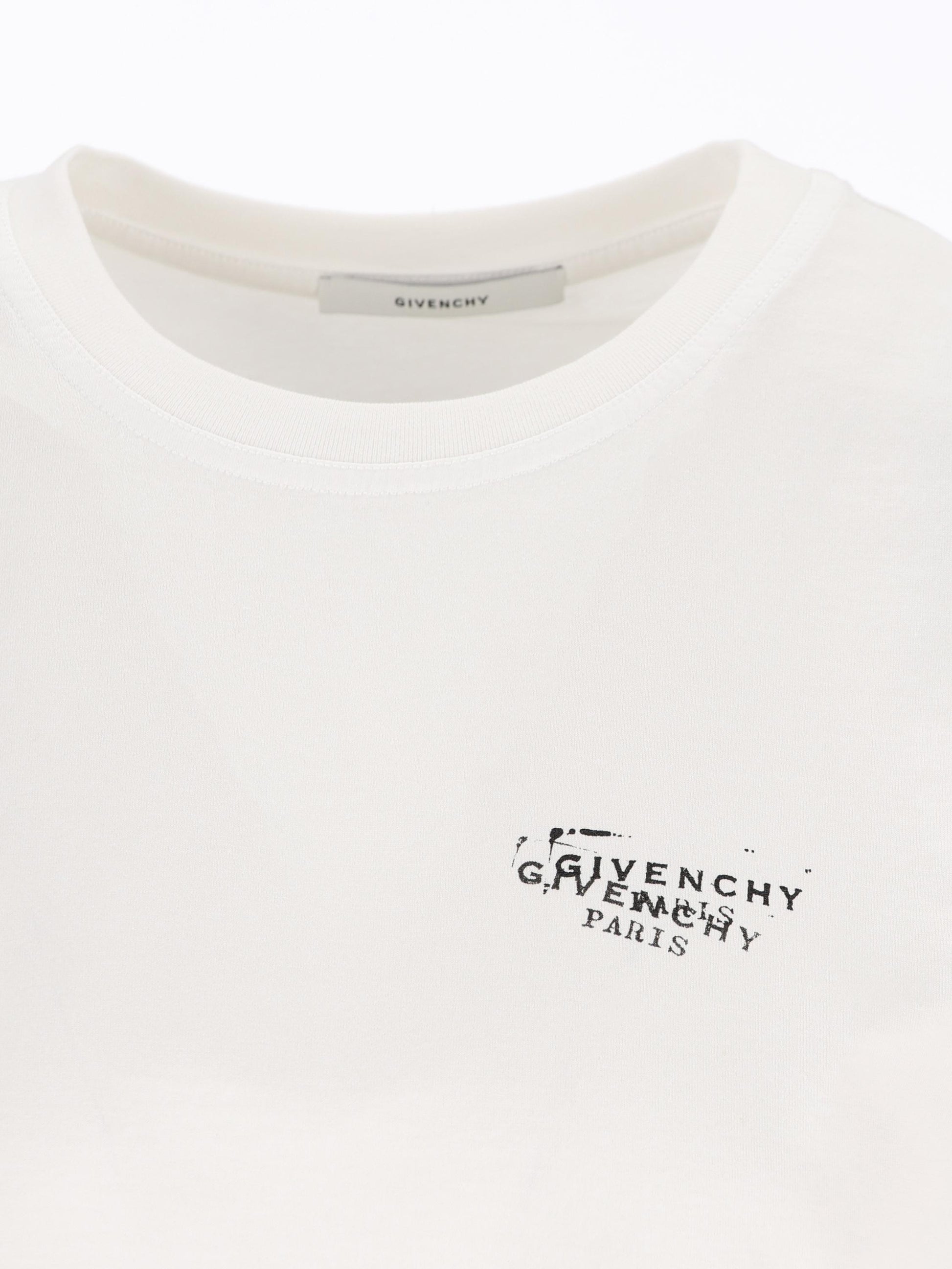 T-Shirt realizzata in cotone. BW70FJP7A7 100 GIVENCHY 