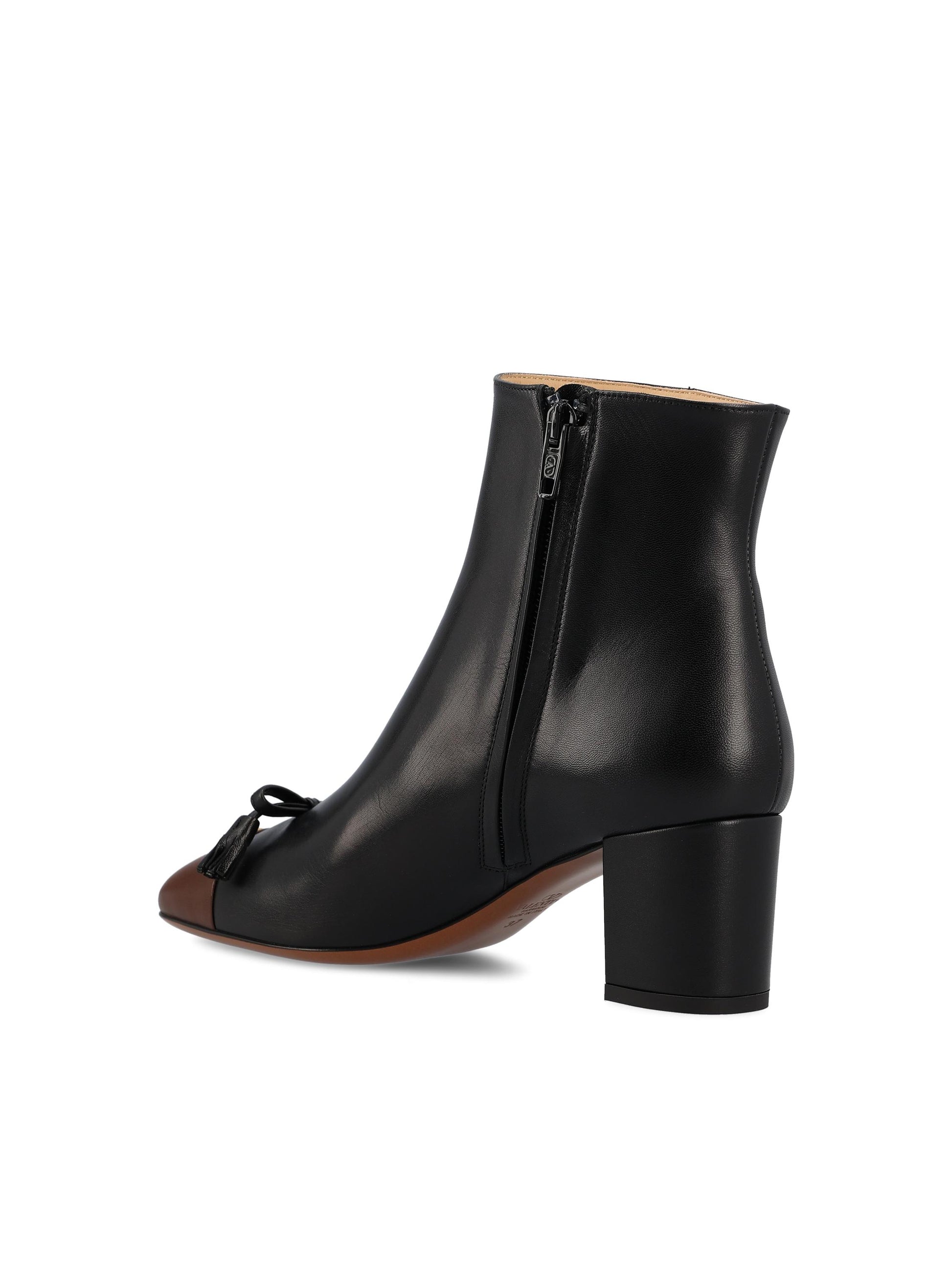 Stivaletto in pelle. 7W2S0ML4DDT BXV VALENTINO GARAVANI 