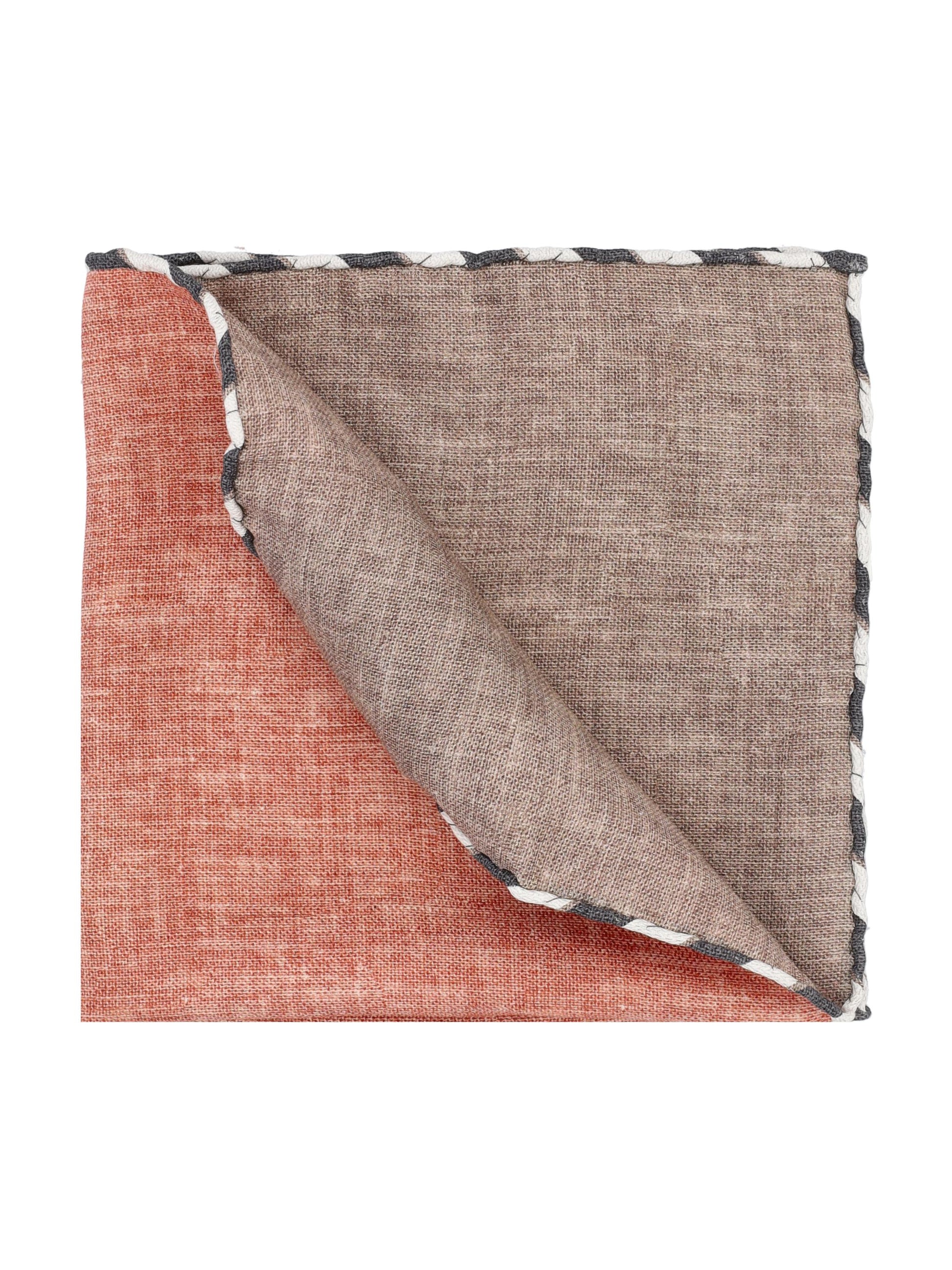 Pochette realizzata in seta. MX8650091 C004 BRUNELLO CUCINELLI 