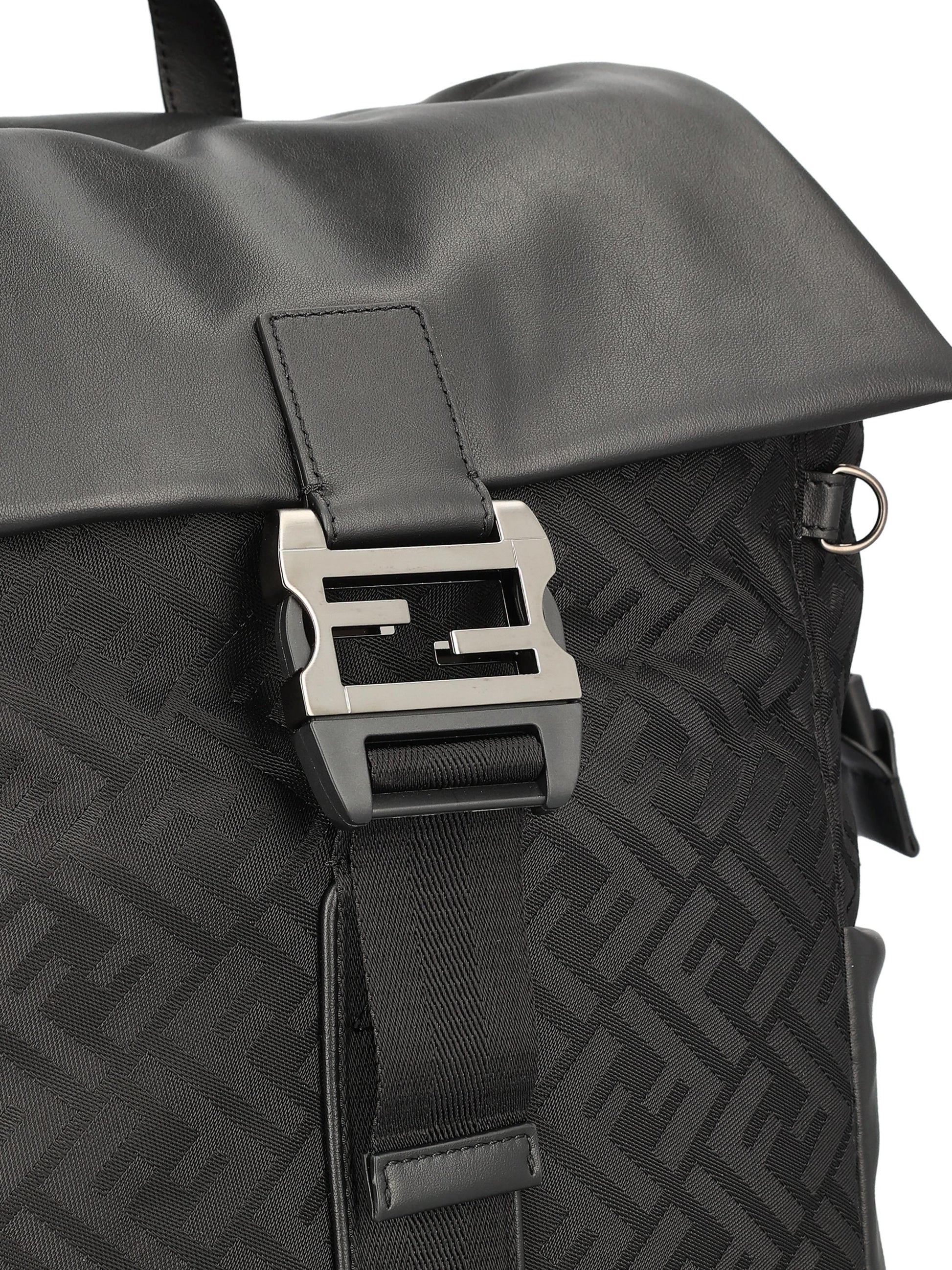 Zaino realizzato in nylon. 7VZ090 AVC6F0SAJ FENDI 