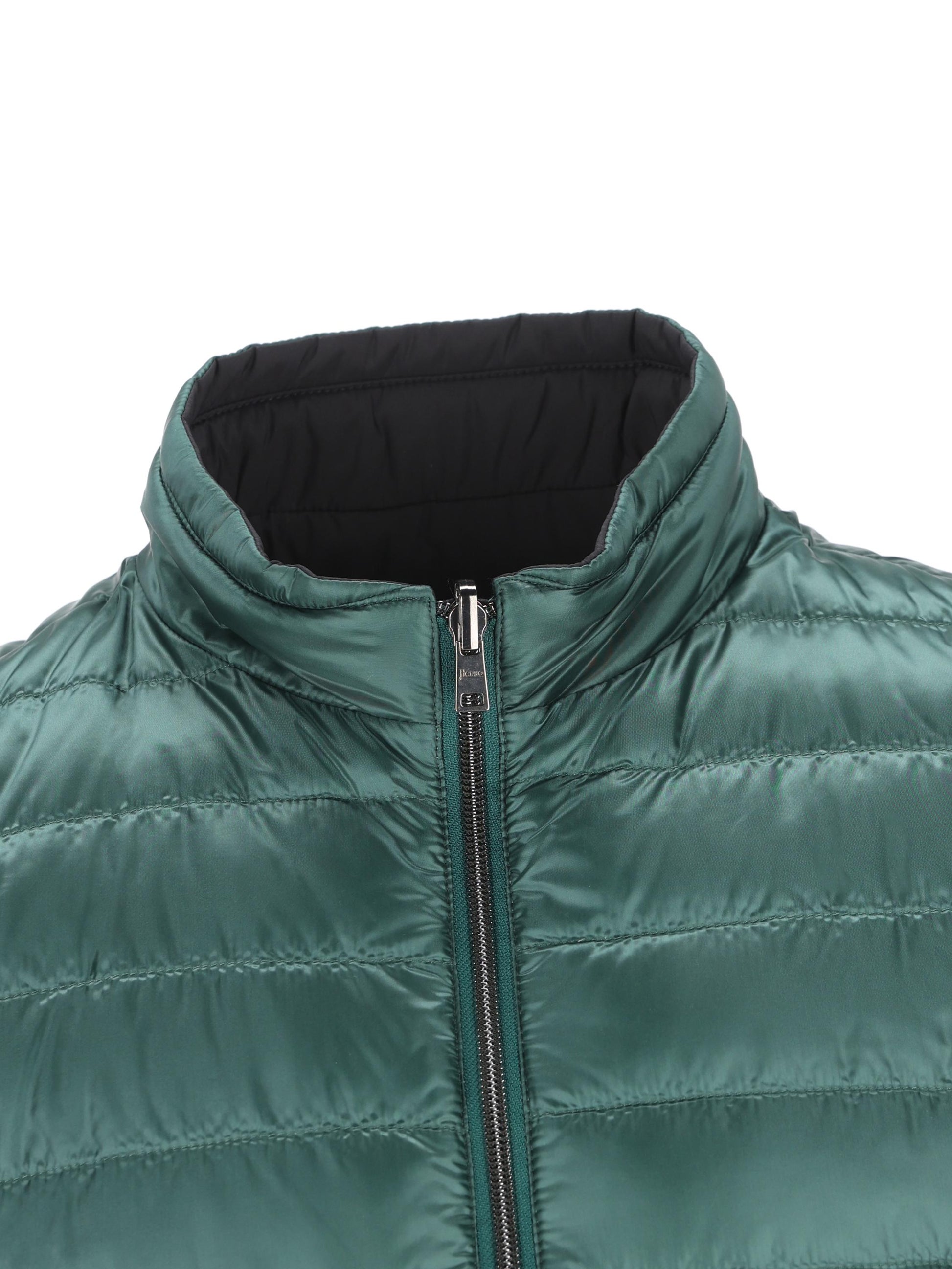 Gilet reversibile realizzato in poliammide. PI001320U 12020Z7892 HERNO 